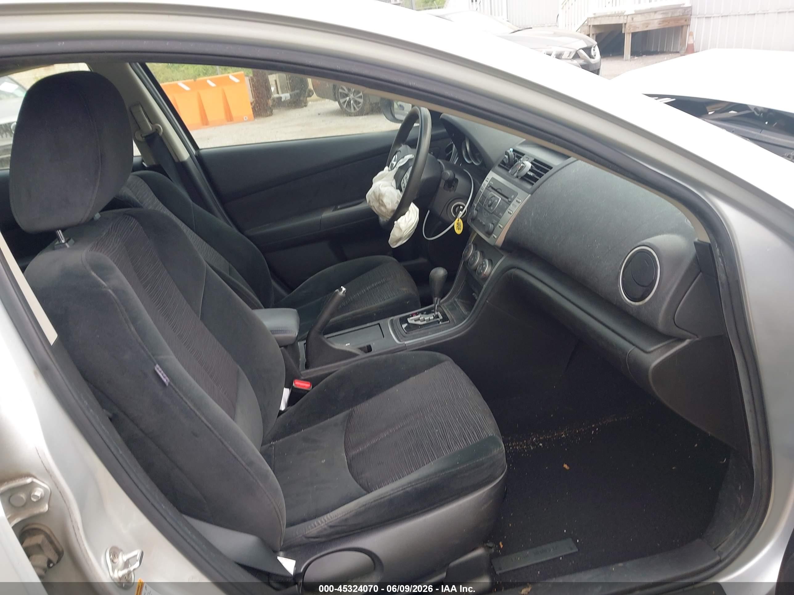 2009 Mazda Mazda6 I Sport Silver vin: 1YVHP81A095M24809