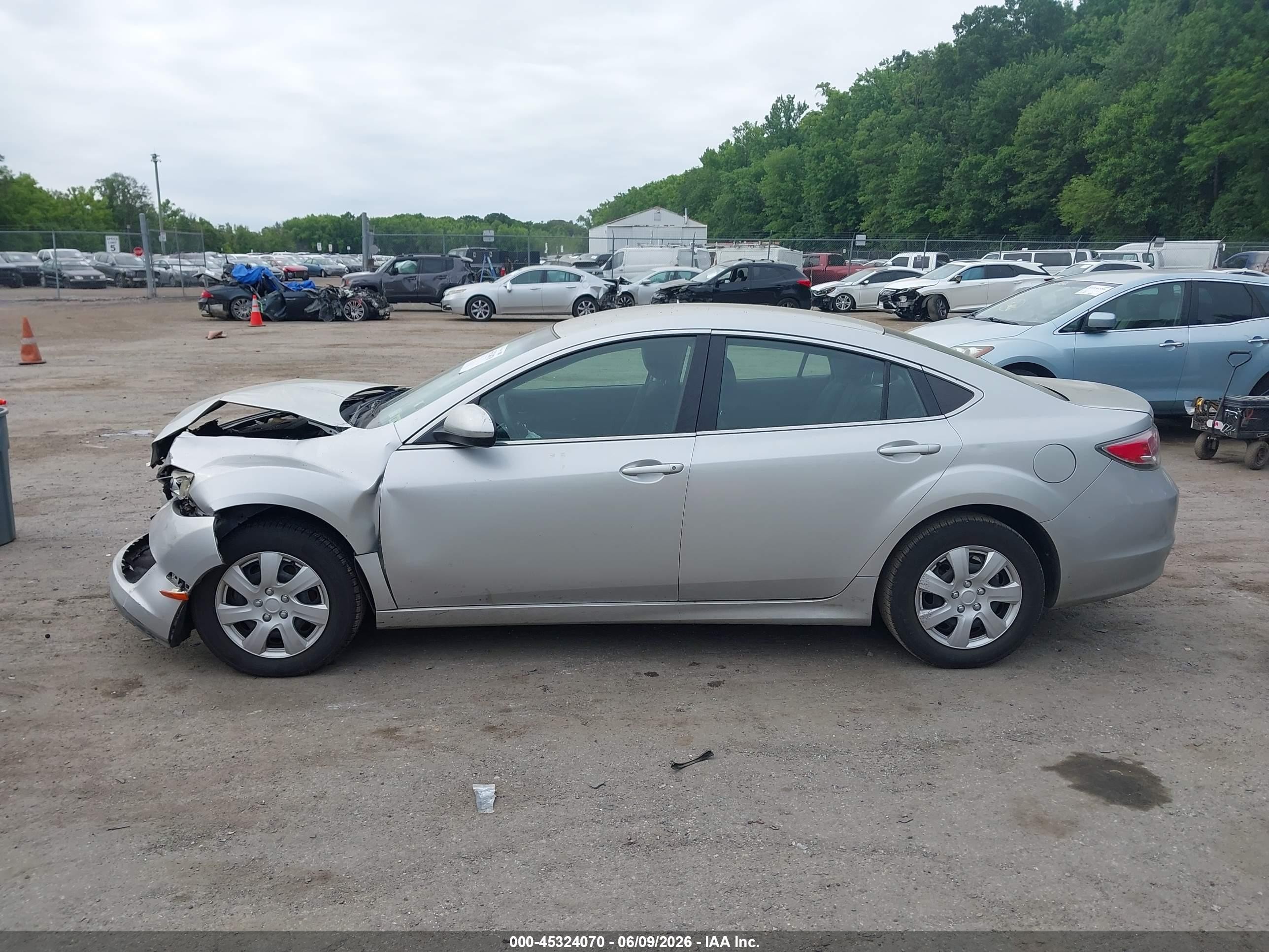 2009 Mazda Mazda6 I Sport Silver vin: 1YVHP81A095M24809