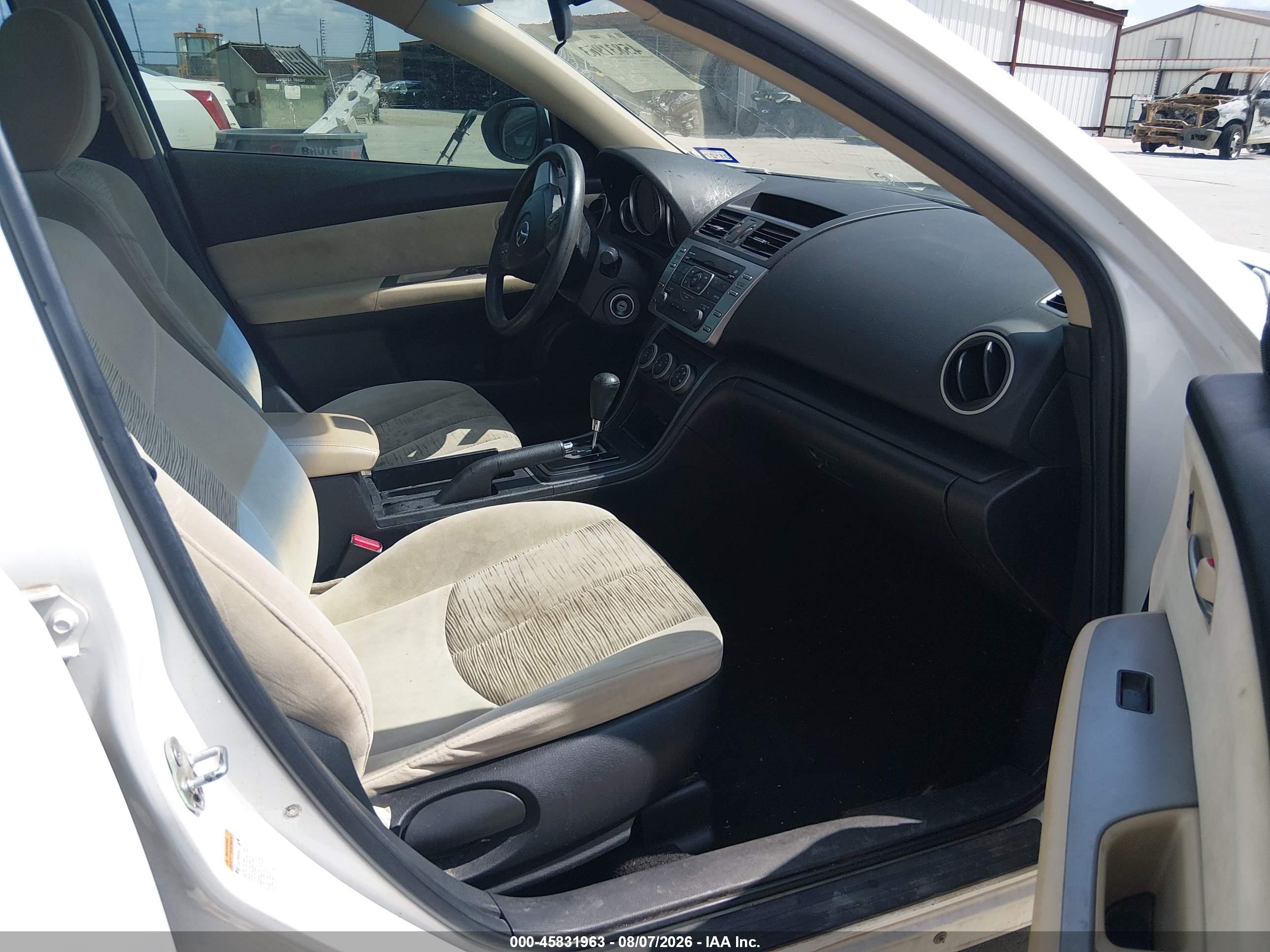2009 Mazda Mazda6 I Sport White vin: 1YVHP81AX95M41472