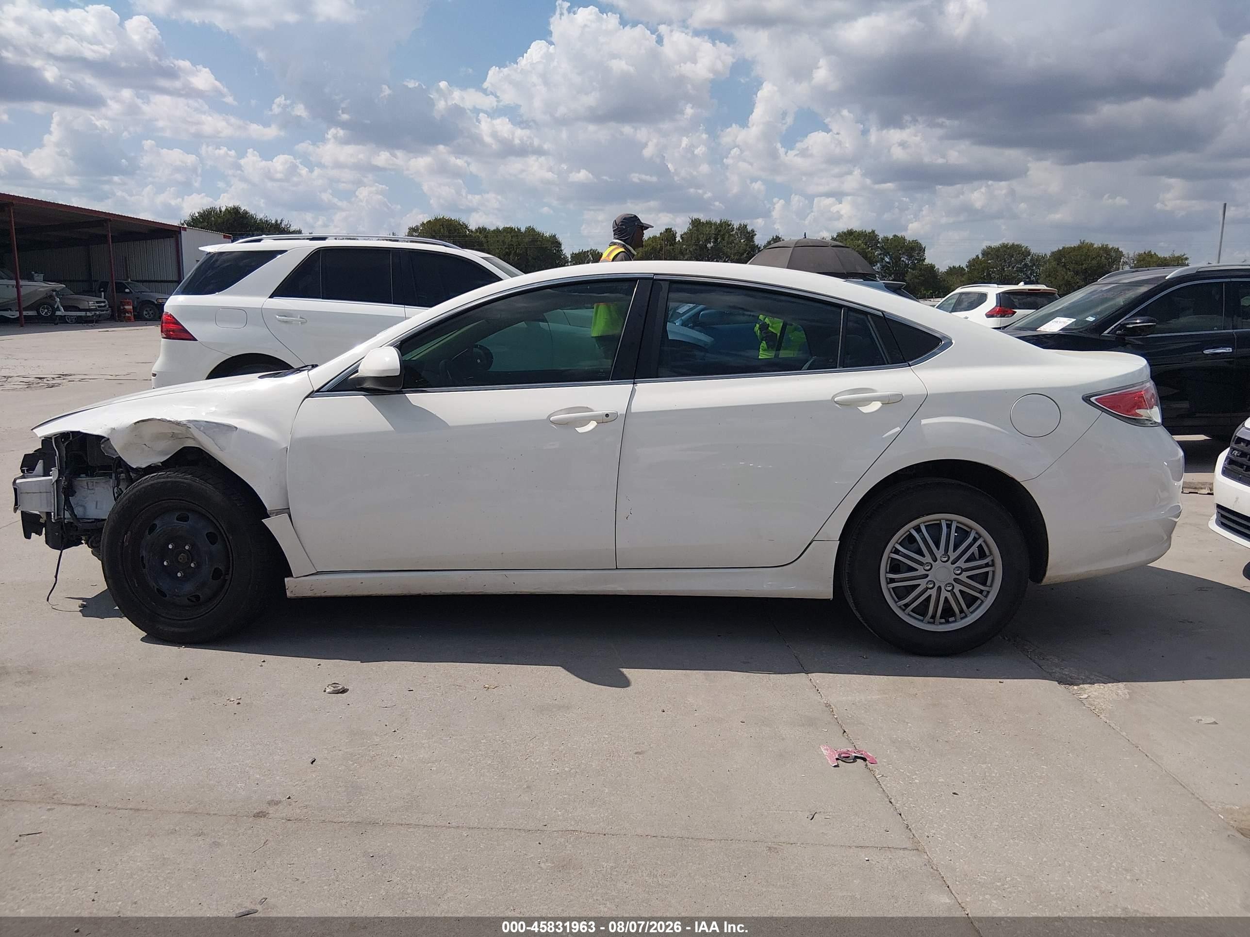 2009 Mazda Mazda6 I Sport White vin: 1YVHP81AX95M41472