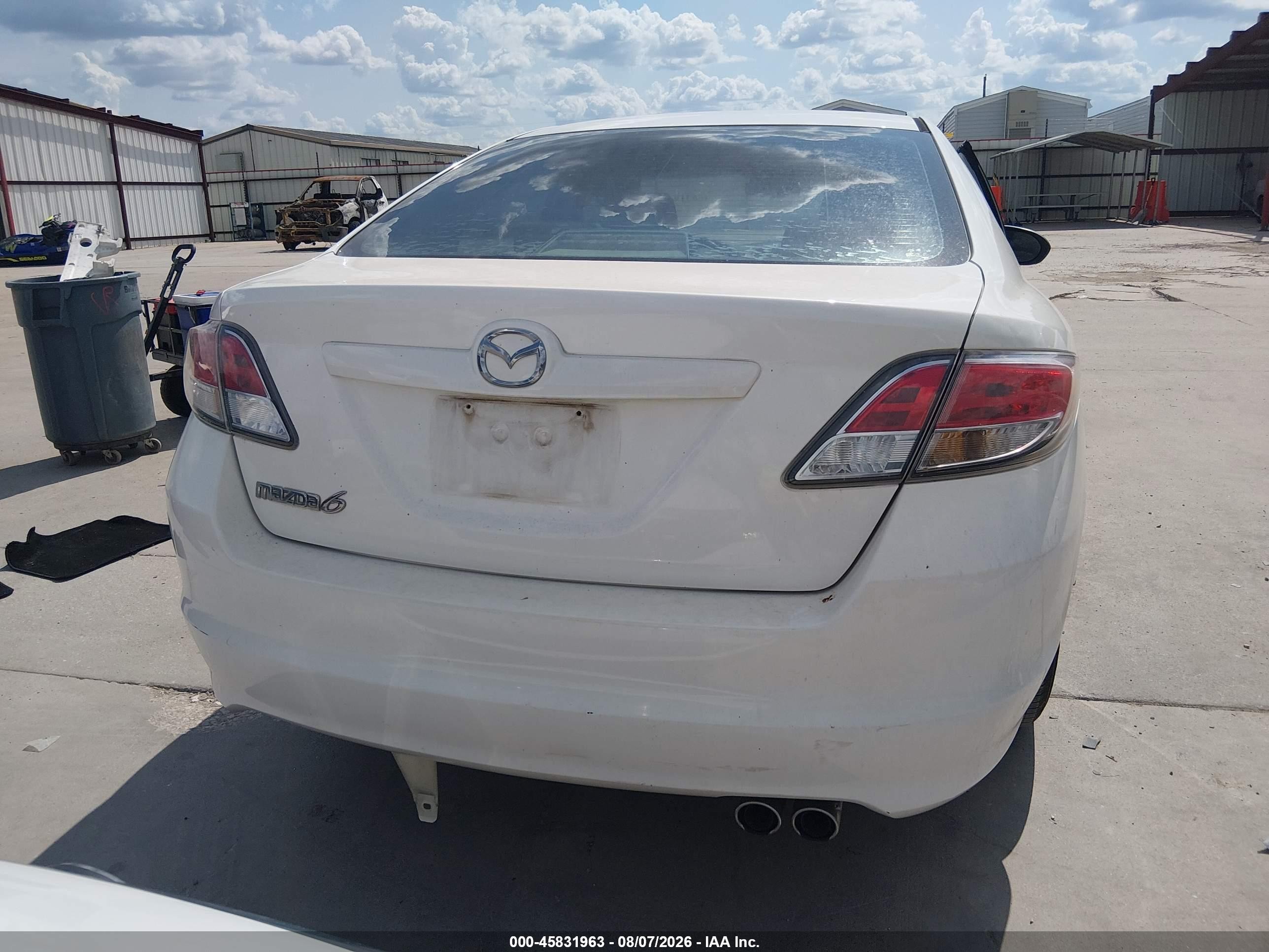 2009 Mazda Mazda6 I Sport White vin: 1YVHP81AX95M41472