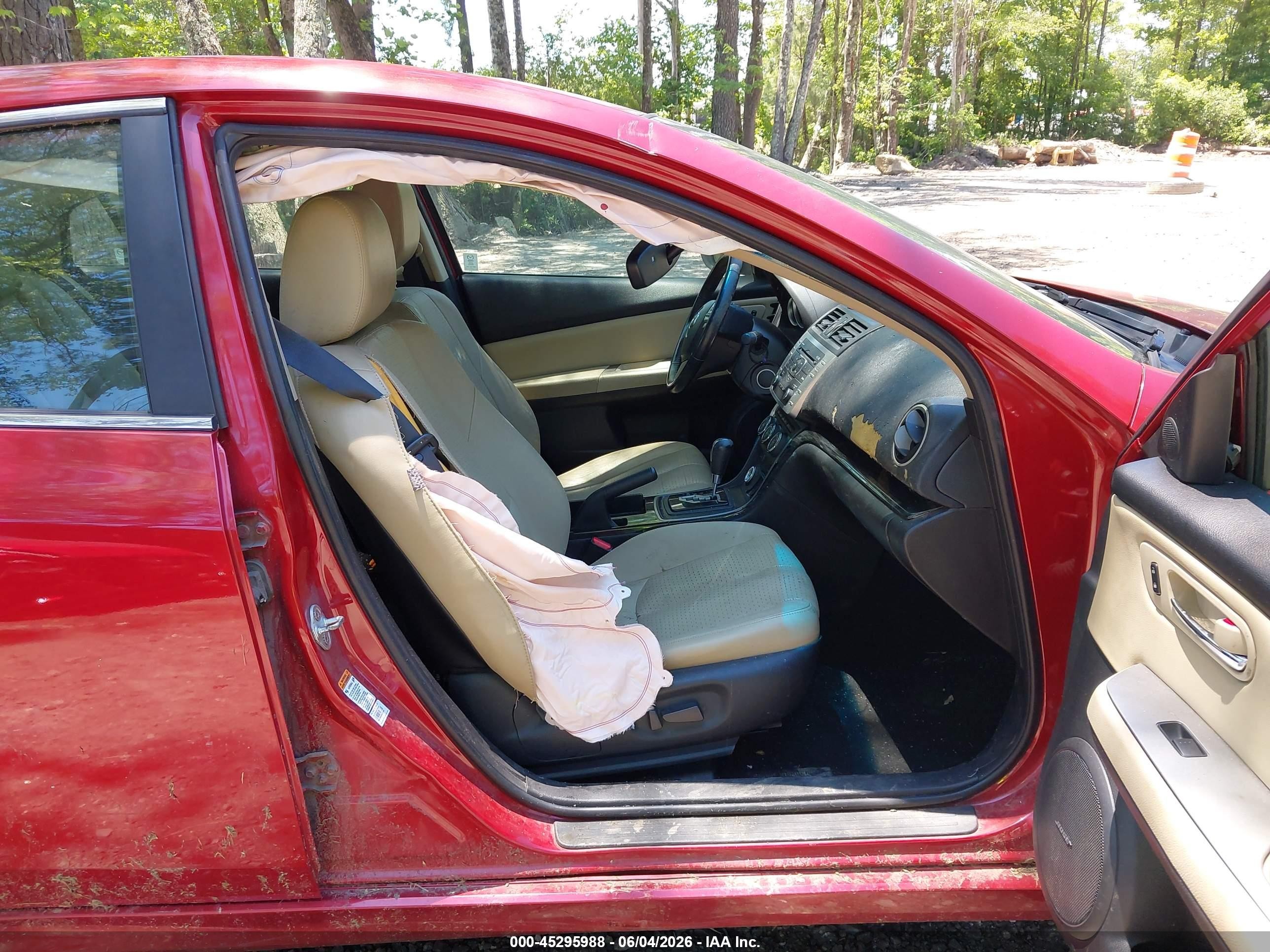 2009 Mazda Mazda6 I Grand Touring Red vin: 1YVHP82A195M22212