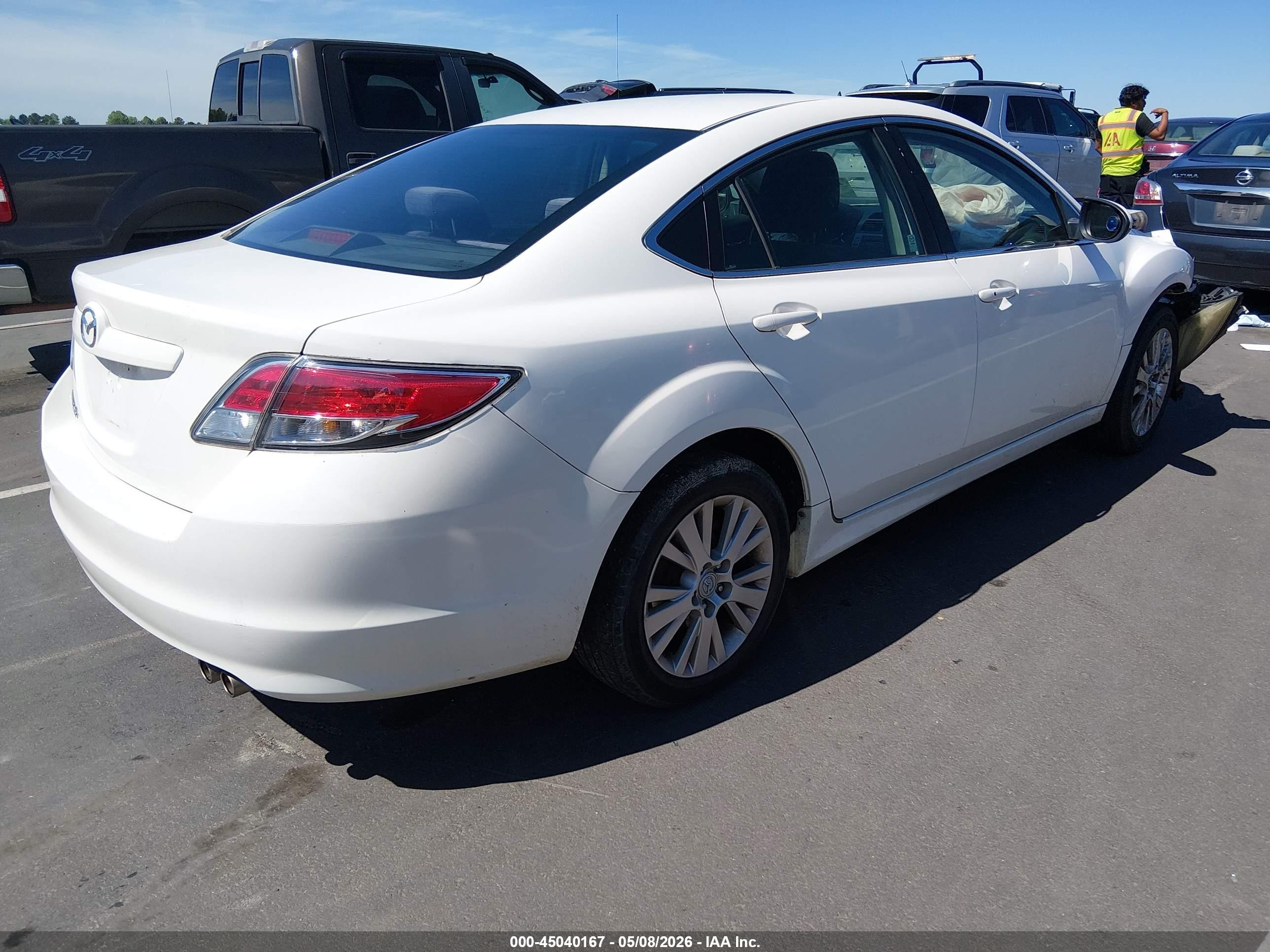 2009 Mazda Mazda6 I Touring White vin: 1YVHP82A395M40405