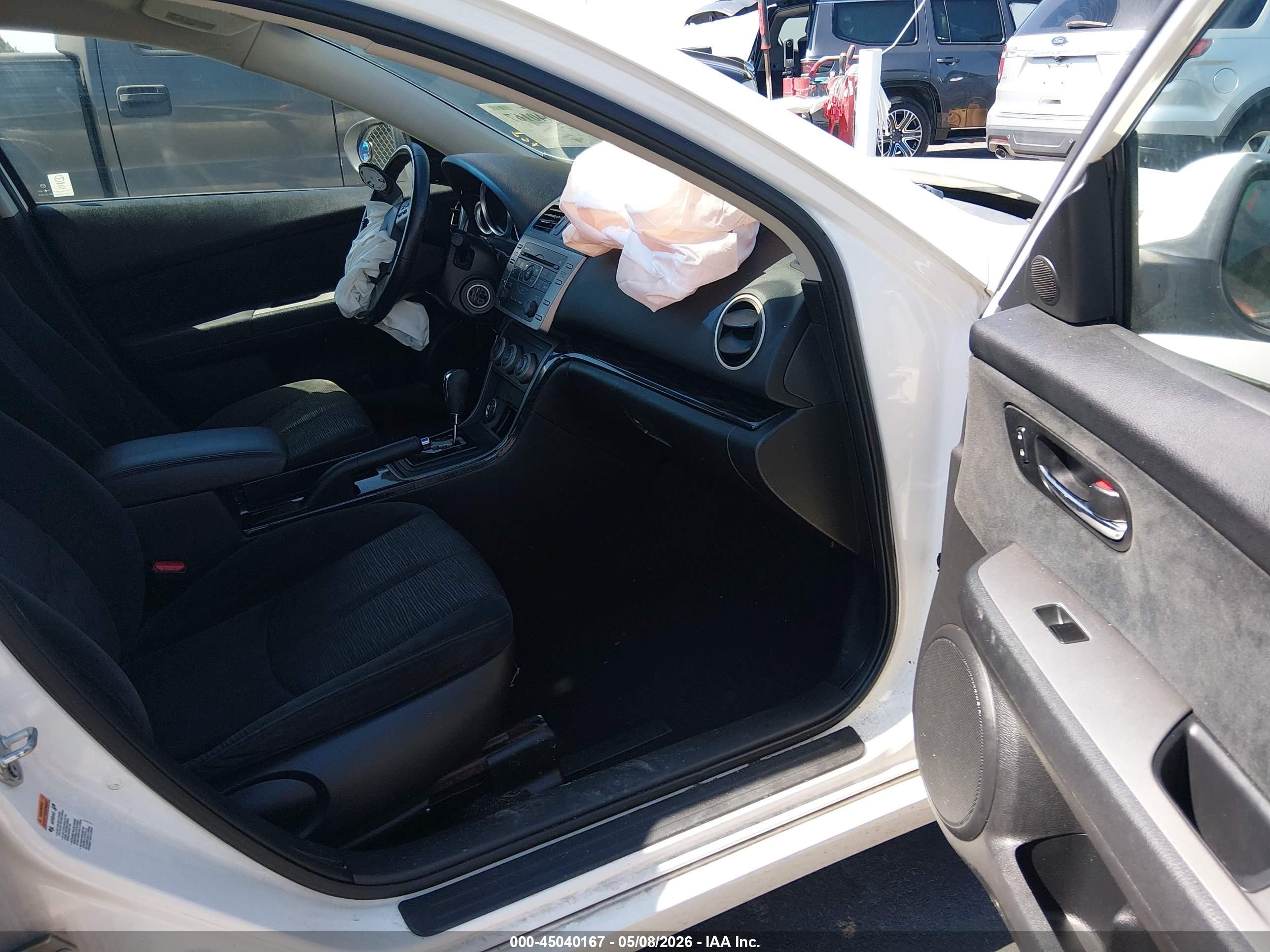 2009 Mazda Mazda6 I Touring White vin: 1YVHP82A395M40405