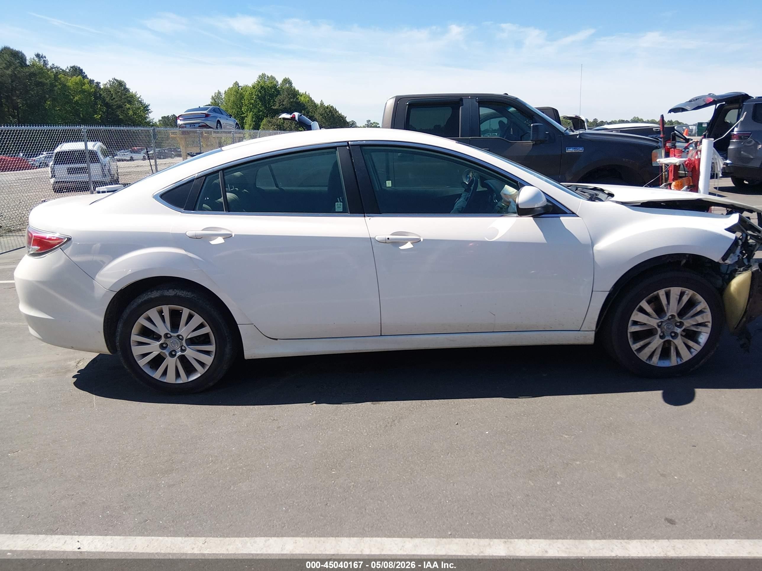 2009 Mazda Mazda6 I Touring White vin: 1YVHP82A395M40405