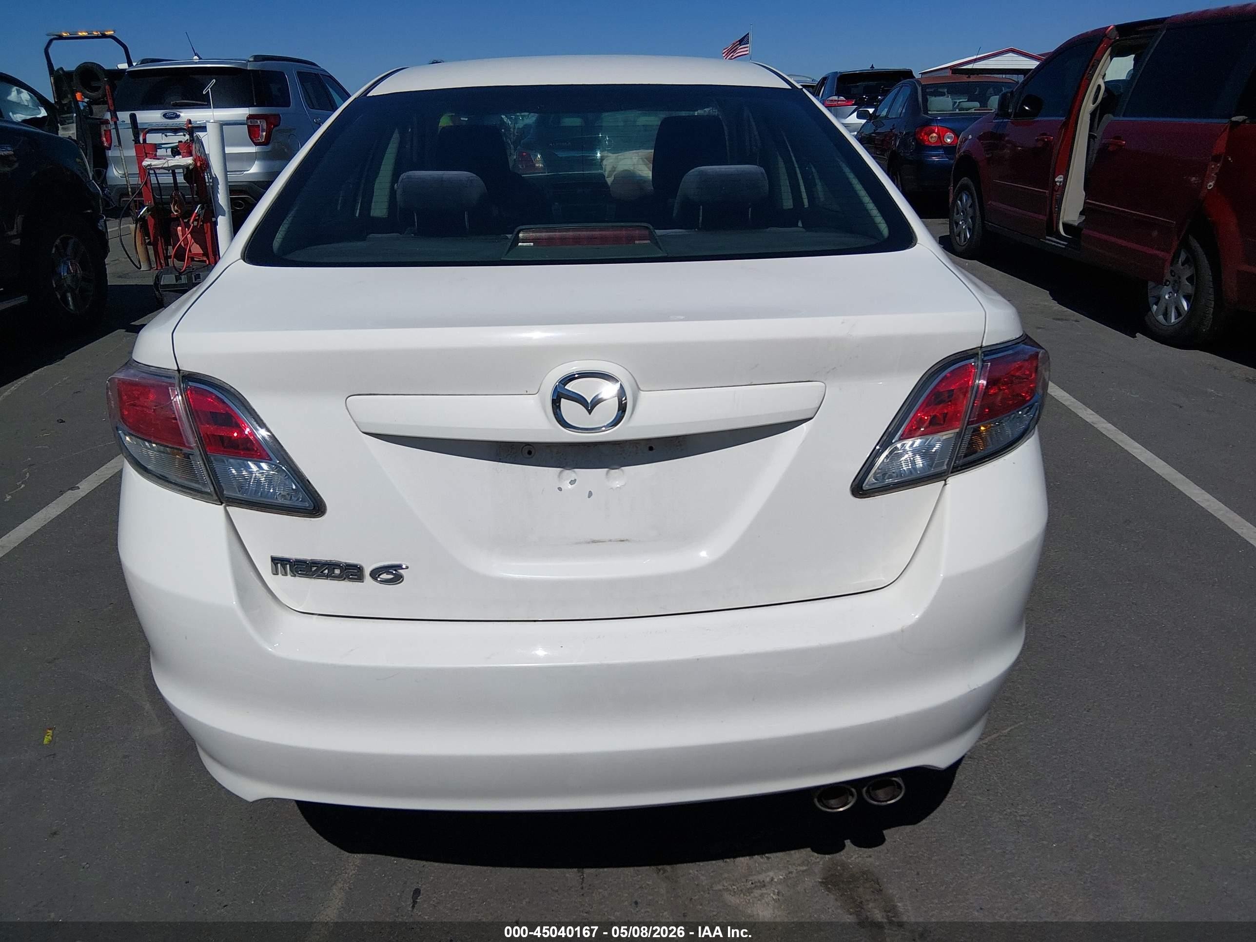 2009 Mazda Mazda6 I Touring White vin: 1YVHP82A395M40405