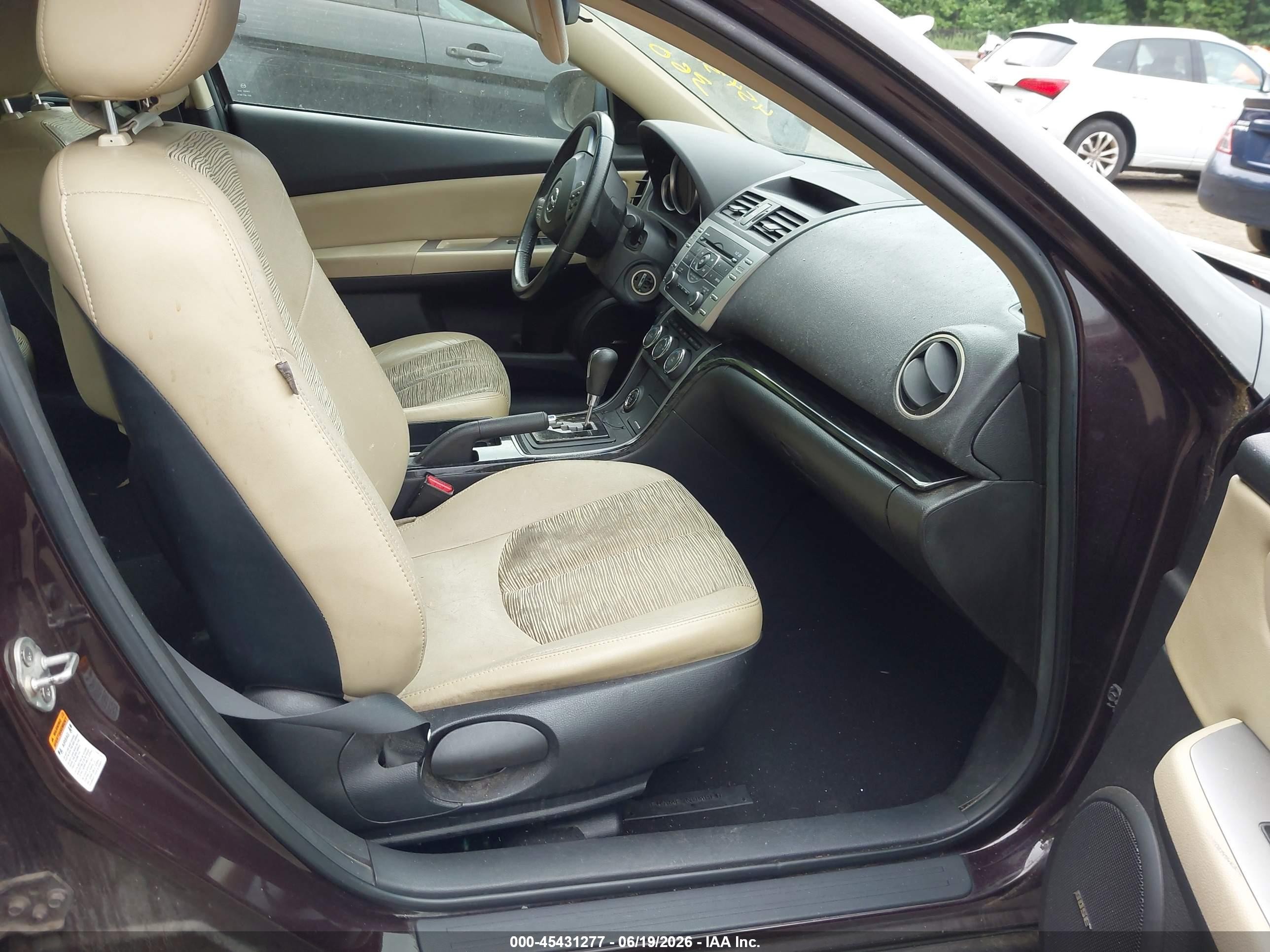 2009 Mazda Mazda6 I Touring Burgundy vin: 1YVHP82A495M39795
