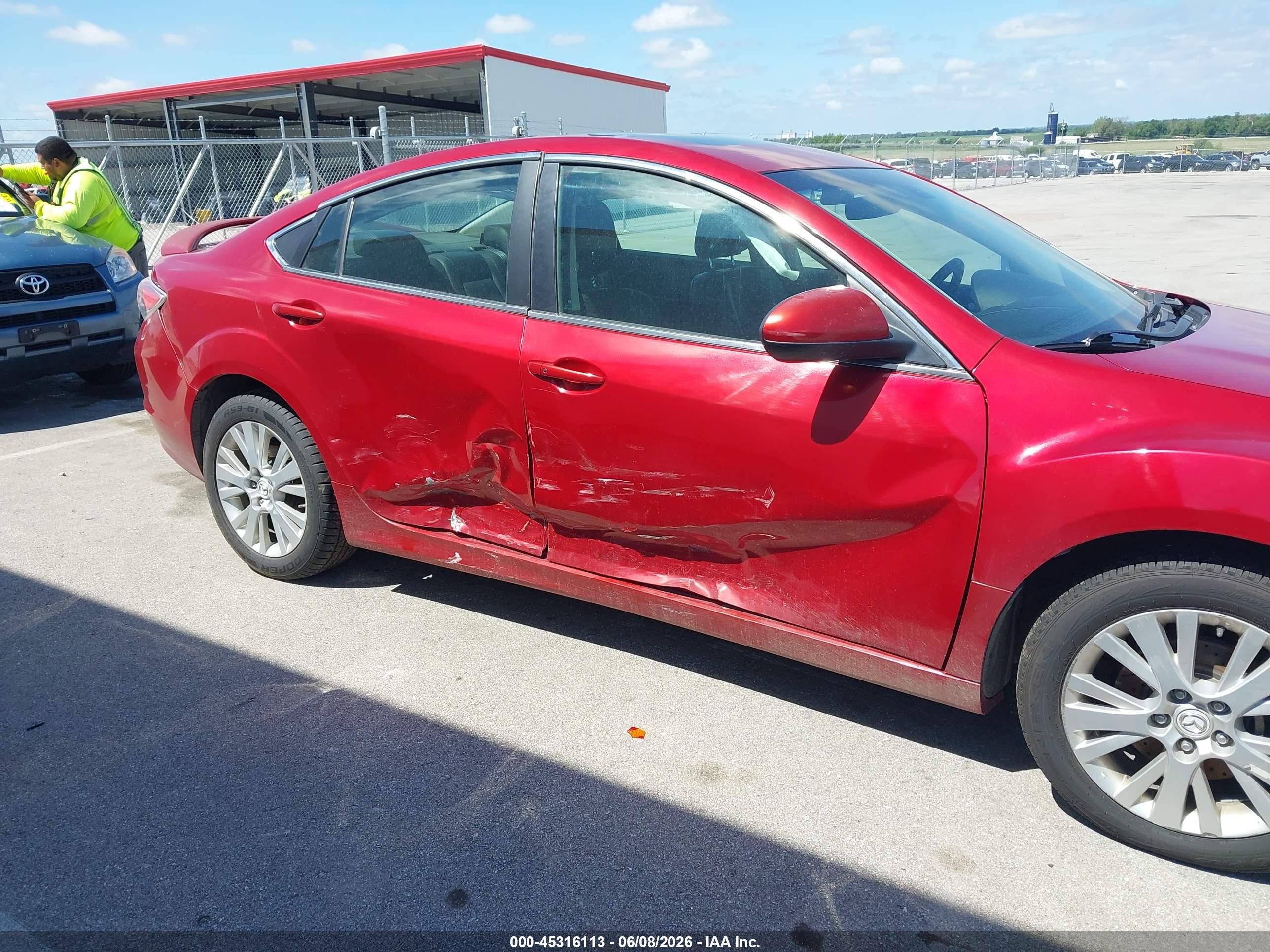 2009 Mazda Mazda6 I Touring Red vin: 1YVHP82A695M23694