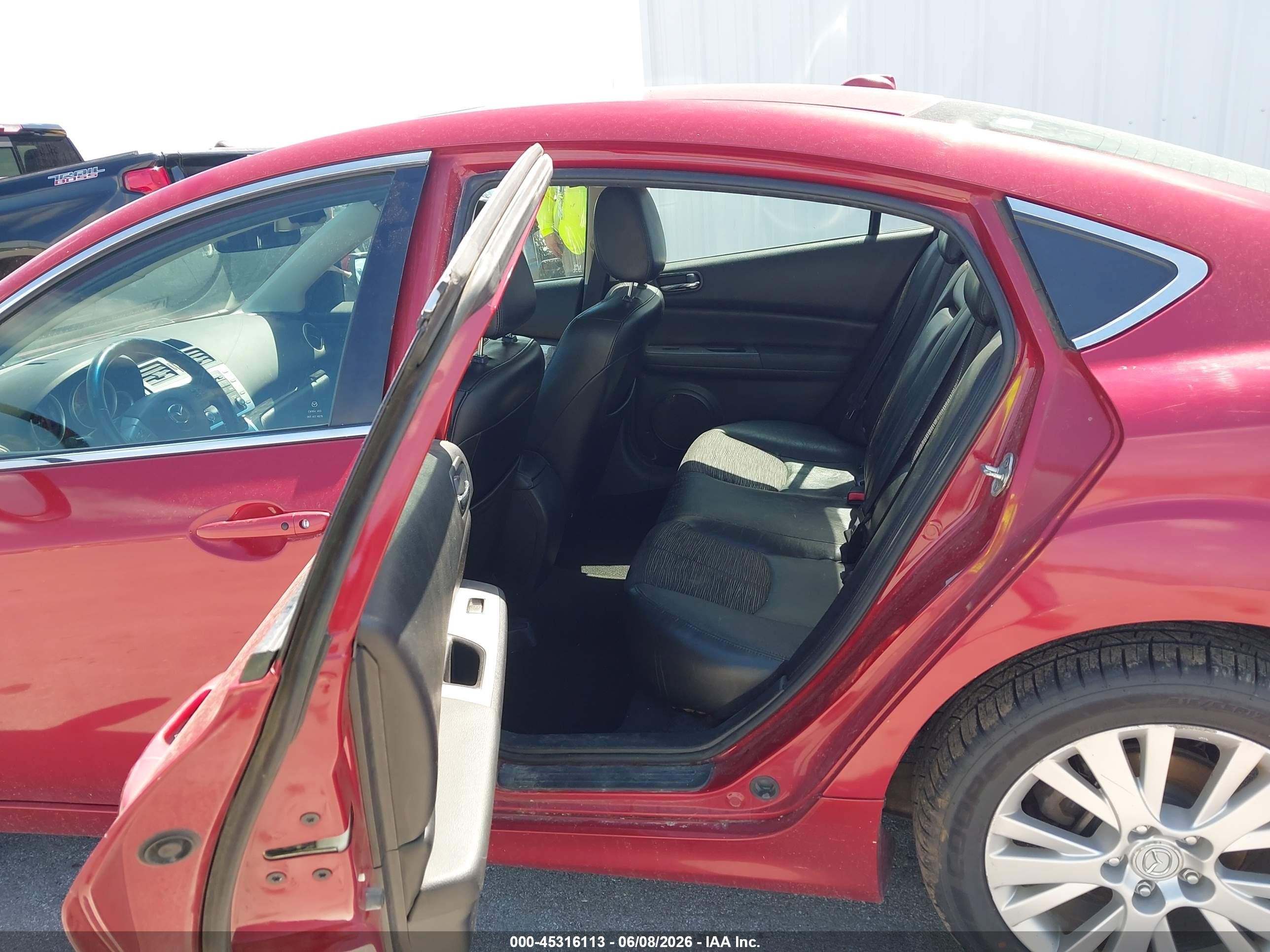 2009 Mazda Mazda6 I Touring Red vin: 1YVHP82A695M23694