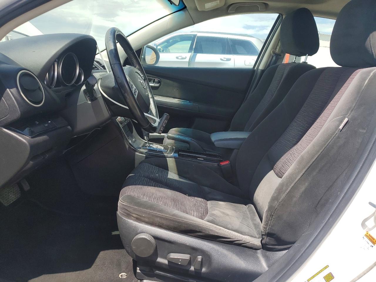 2009 Mazda 6 S Белый vin: 1YVHP82B495M31060