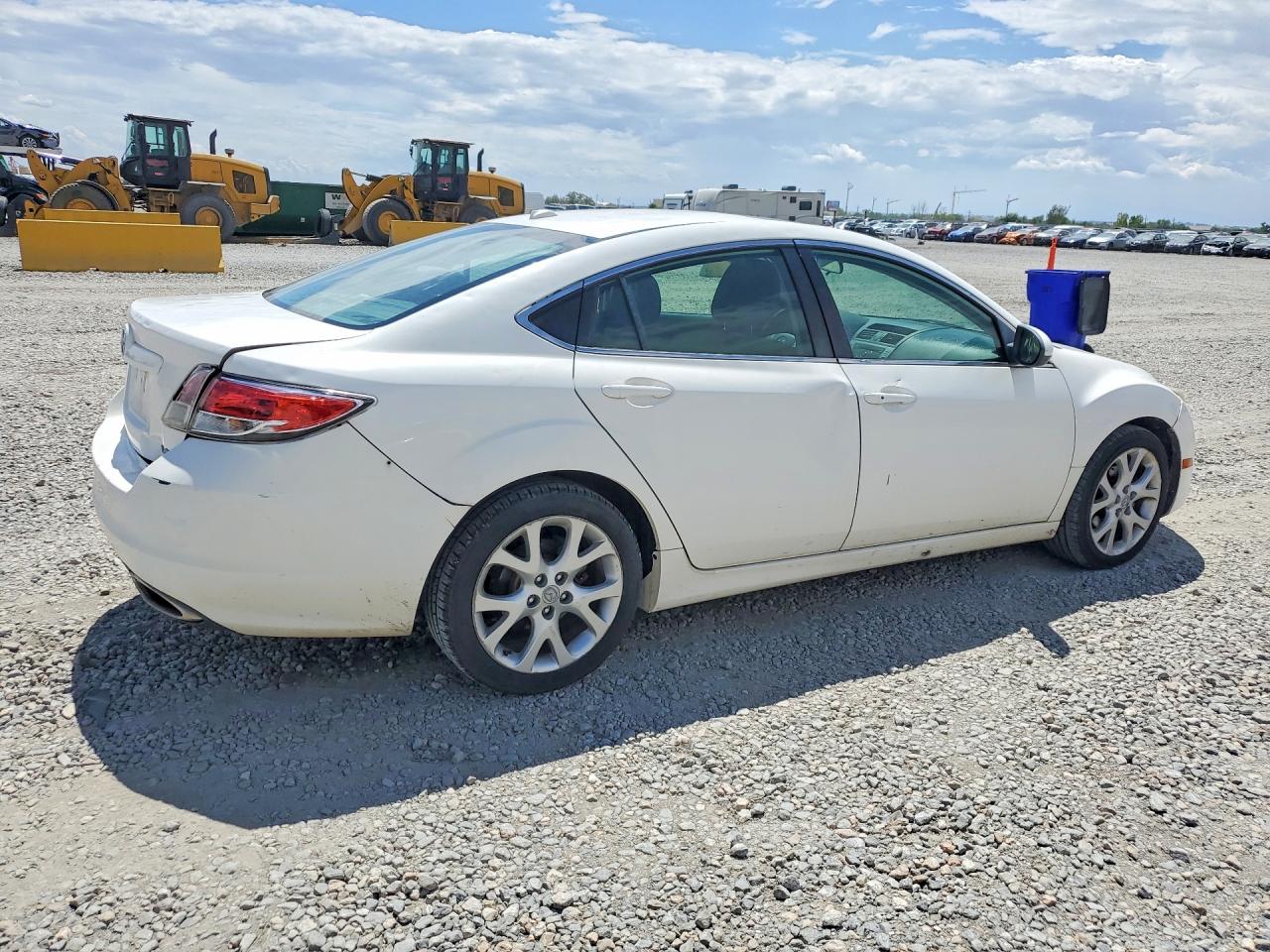 2009 Mazda 6 S Белый vin: 1YVHP82B495M31060