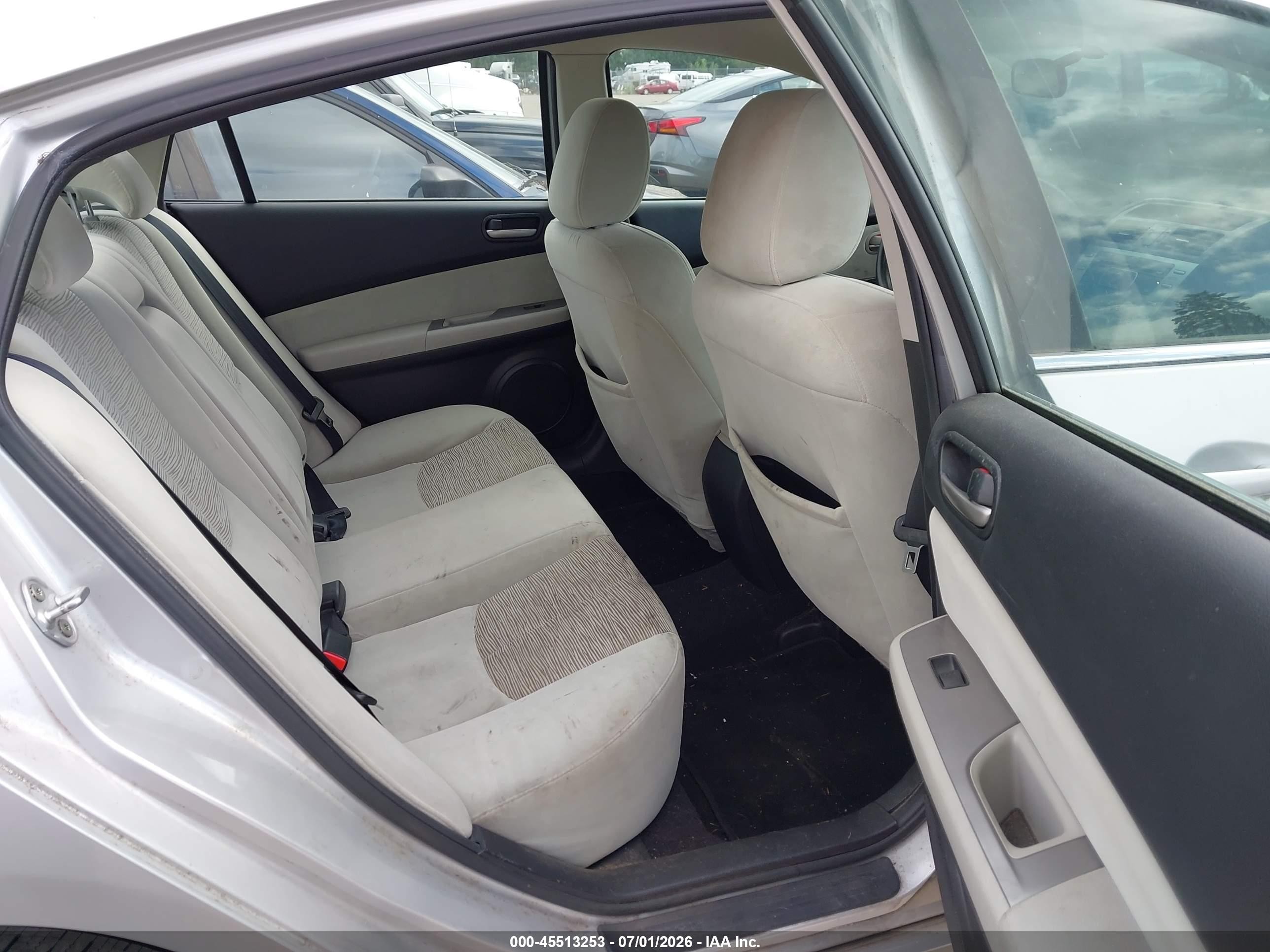 2010 Mazda Mazda6 I Sport Silver vin: 1YVHZ8BH1A5M23498