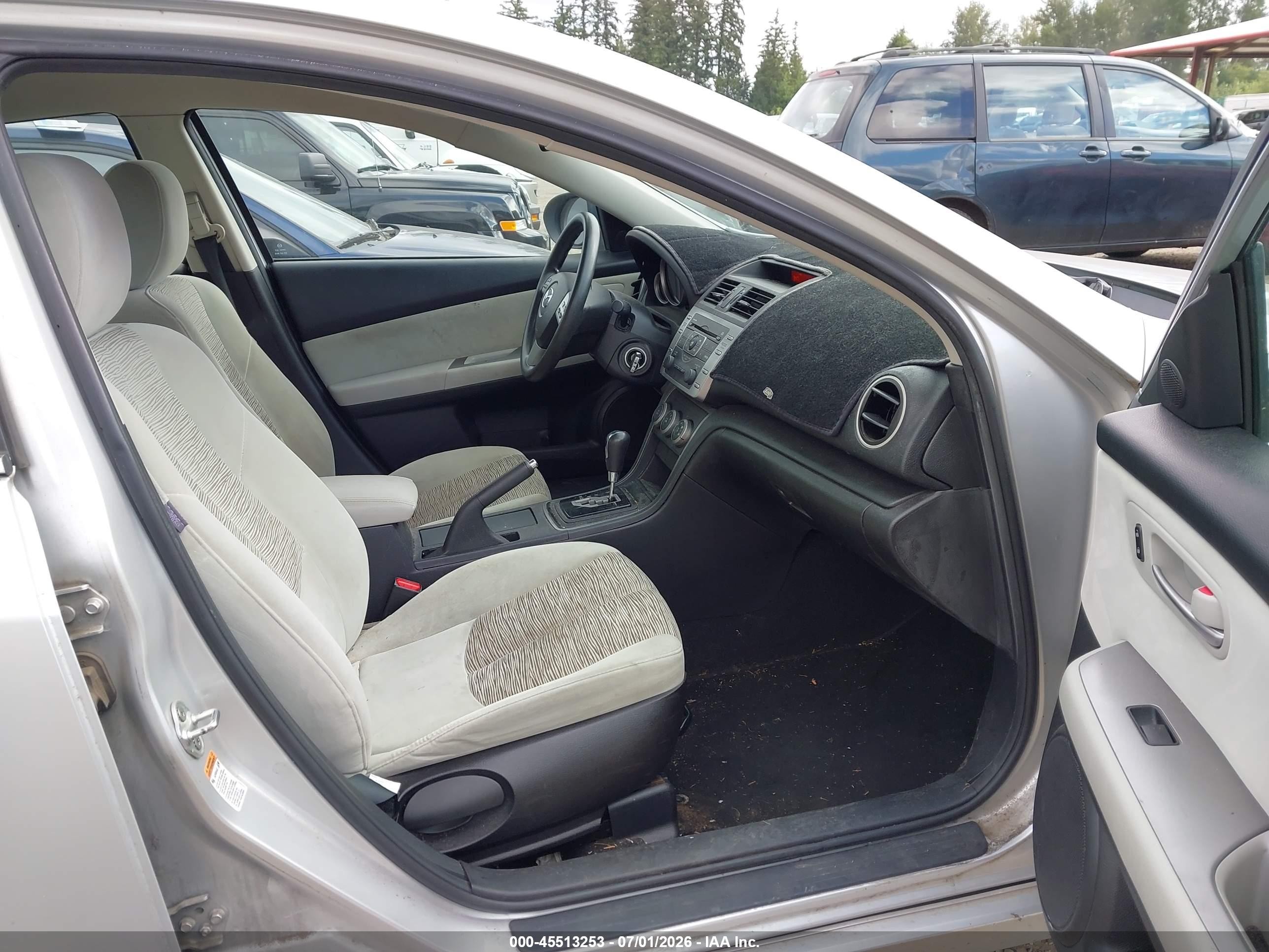 2010 Mazda Mazda6 I Sport Silver vin: 1YVHZ8BH1A5M23498