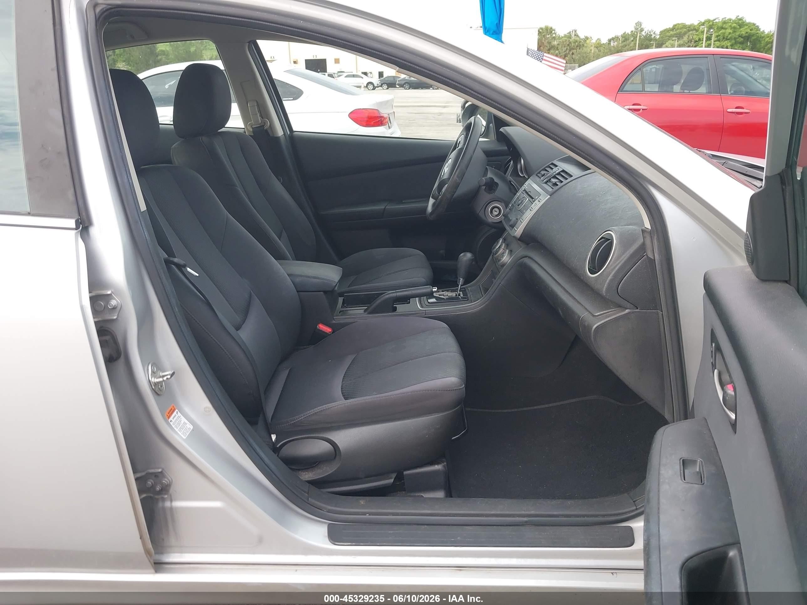 2011 Mazda Mazda6 I Sport Серебряный vin: 1YVHZ8BH2B5M24290
