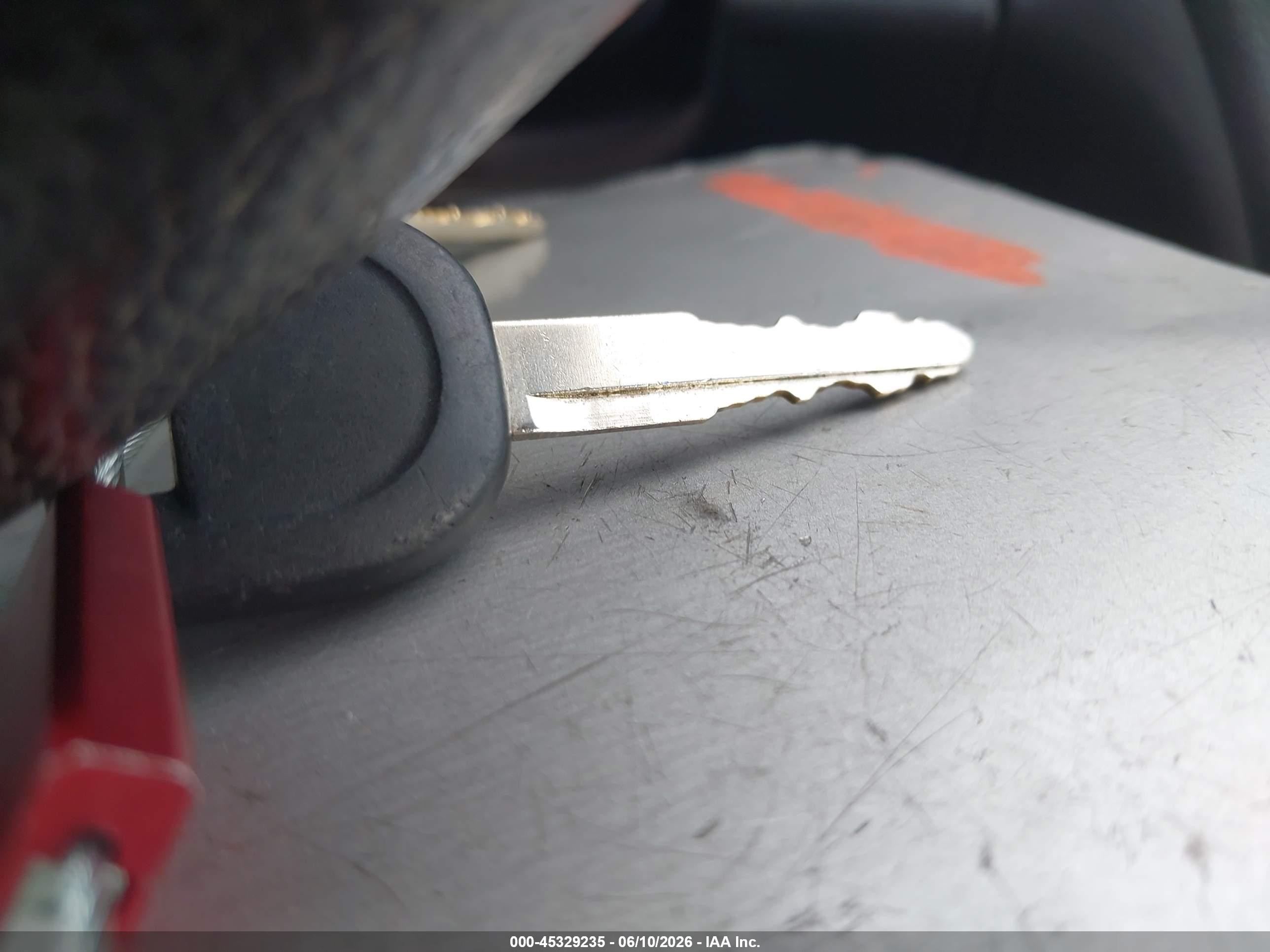 2011 Mazda Mazda6 I Sport Серебряный vin: 1YVHZ8BH2B5M24290