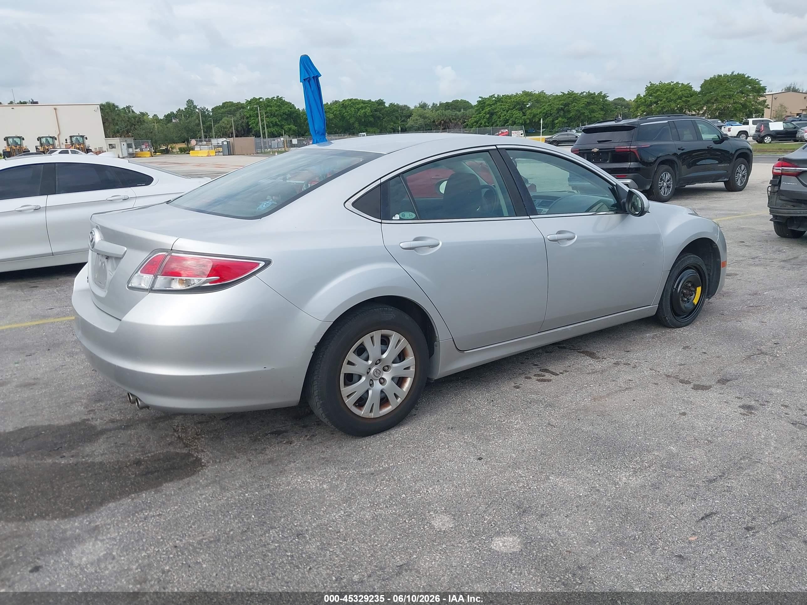 2011 Mazda Mazda6 I Sport Серебряный vin: 1YVHZ8BH2B5M24290