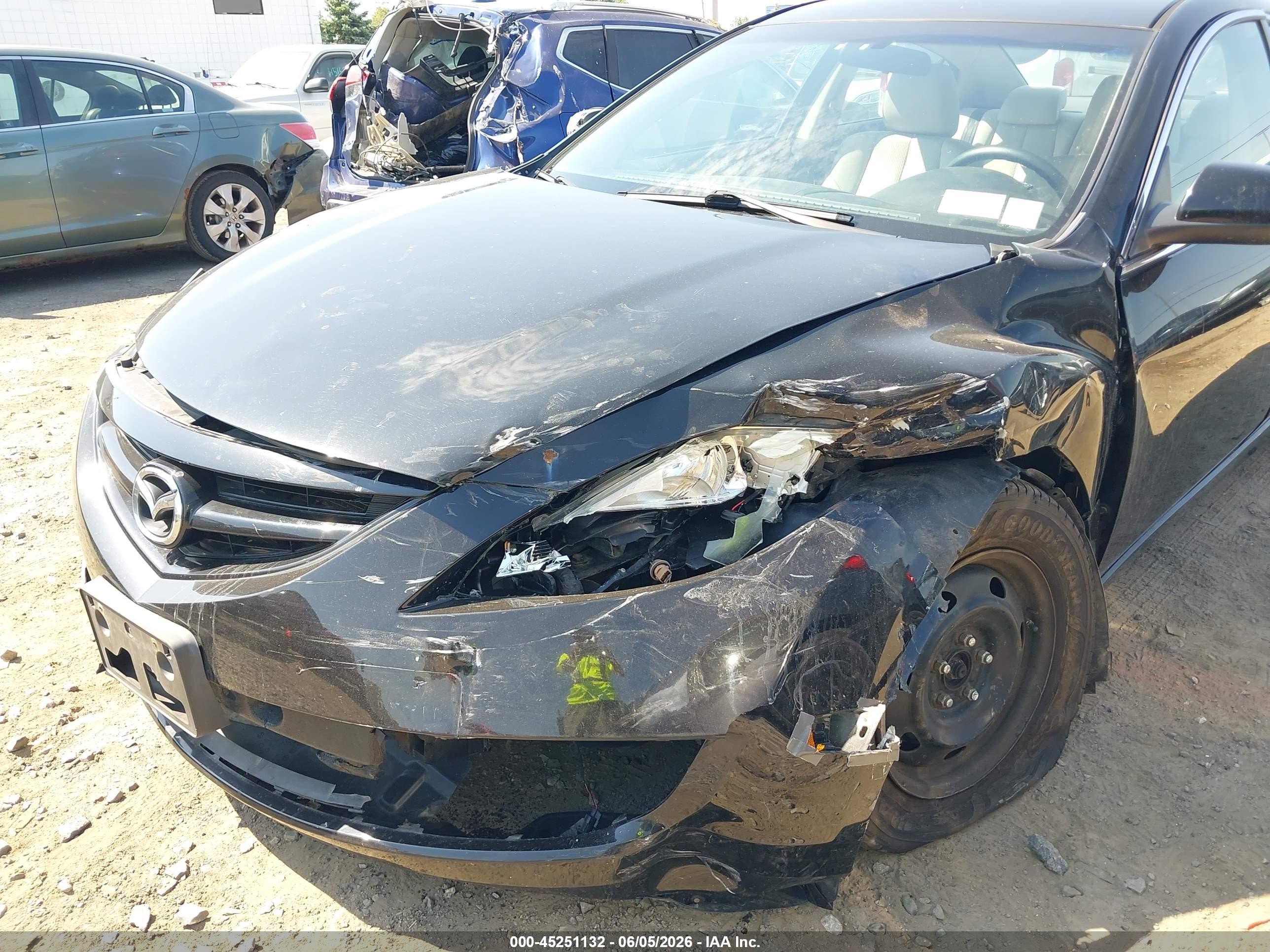 2013 Mazda Mazda6 I Sport Черный vin: 1YVHZ8BH2D5M06438