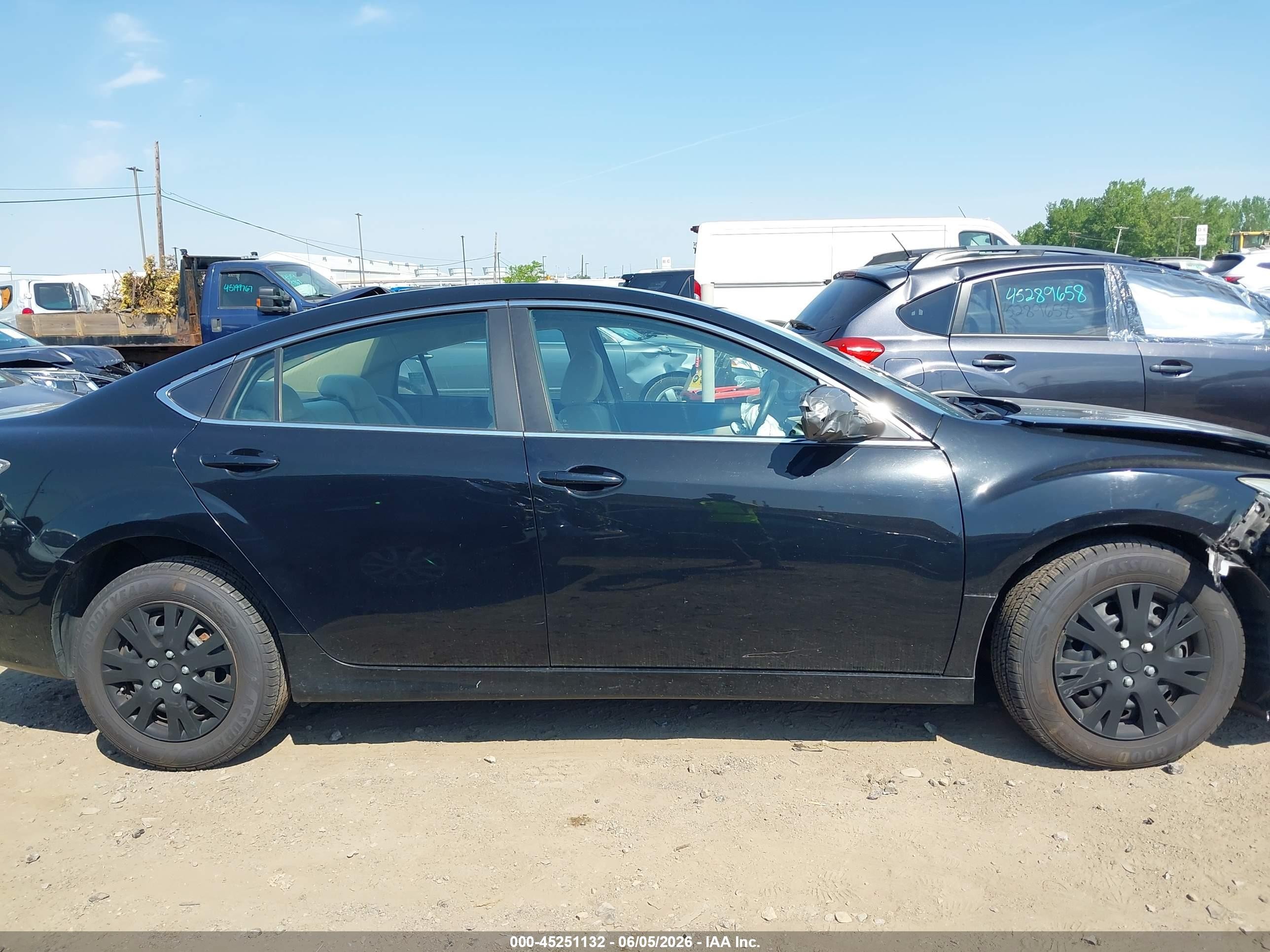 2013 Mazda Mazda6 I Sport Черный vin: 1YVHZ8BH2D5M06438