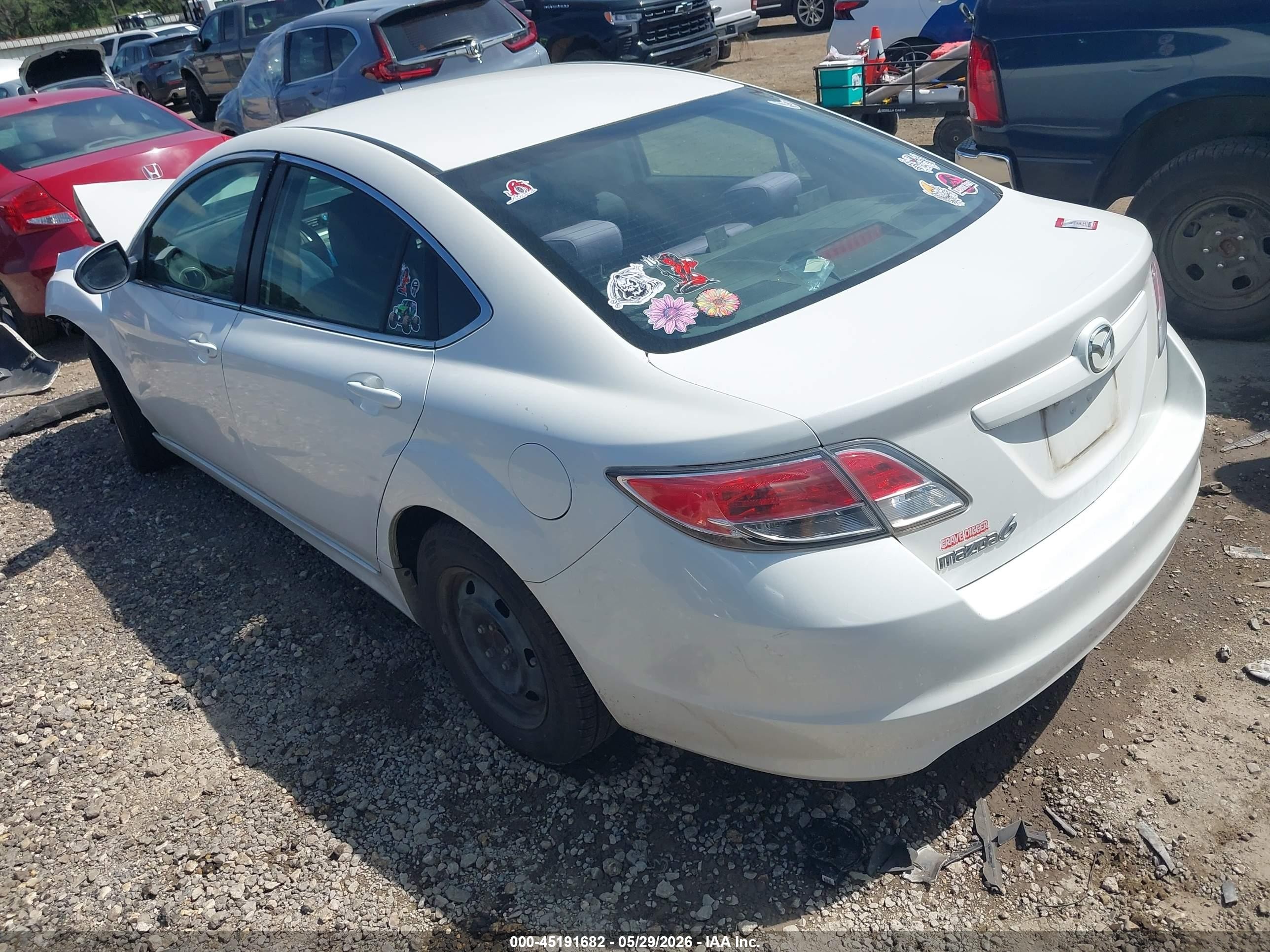 2011 Mazda Mazda6 I Sport Белый vin: 1YVHZ8BH5B5M00310