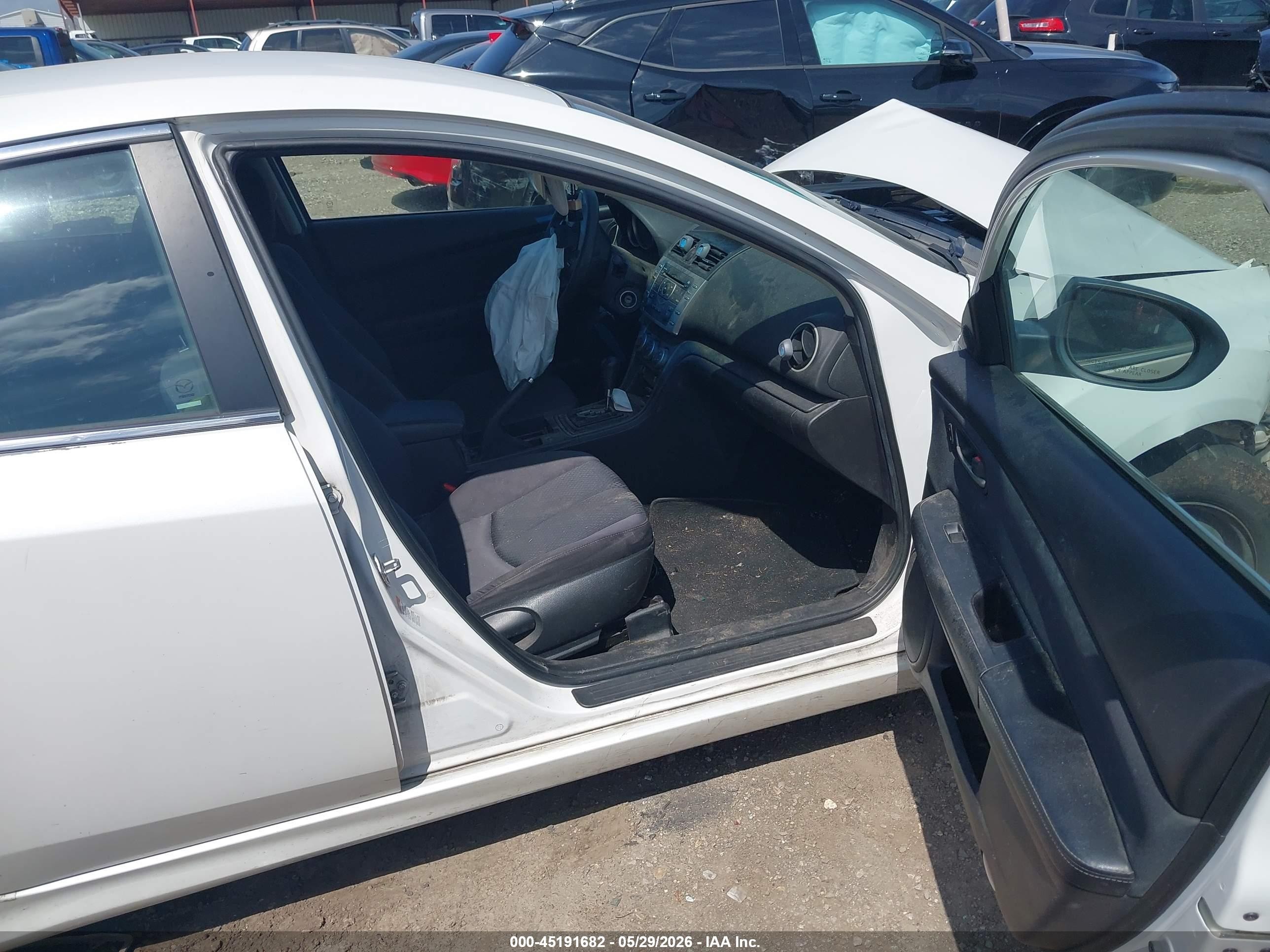 2011 Mazda Mazda6 I Sport Белый vin: 1YVHZ8BH5B5M00310