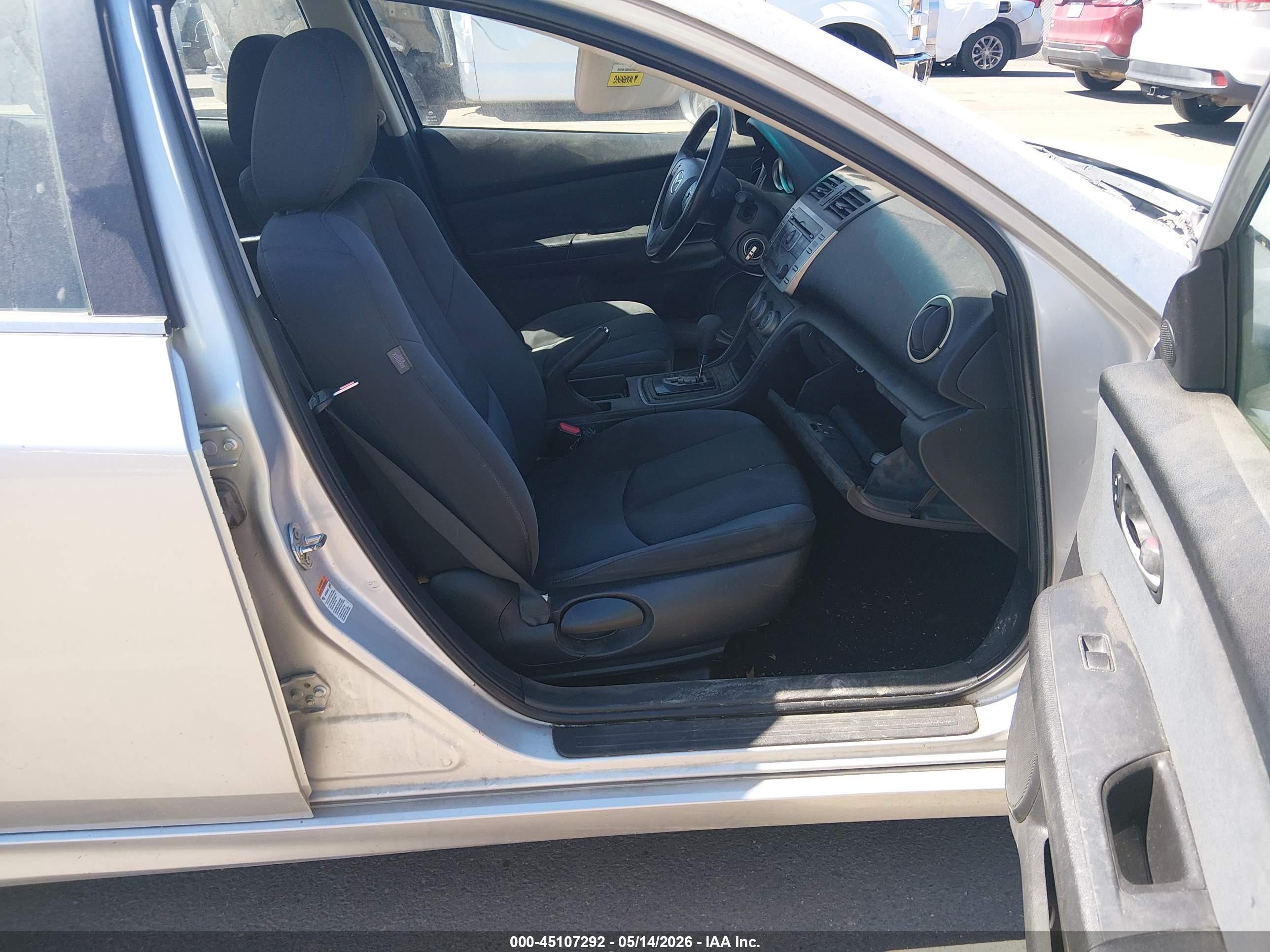 2011 Mazda Mazda6 I Sport Silver vin: 1YVHZ8BH6B5M16029