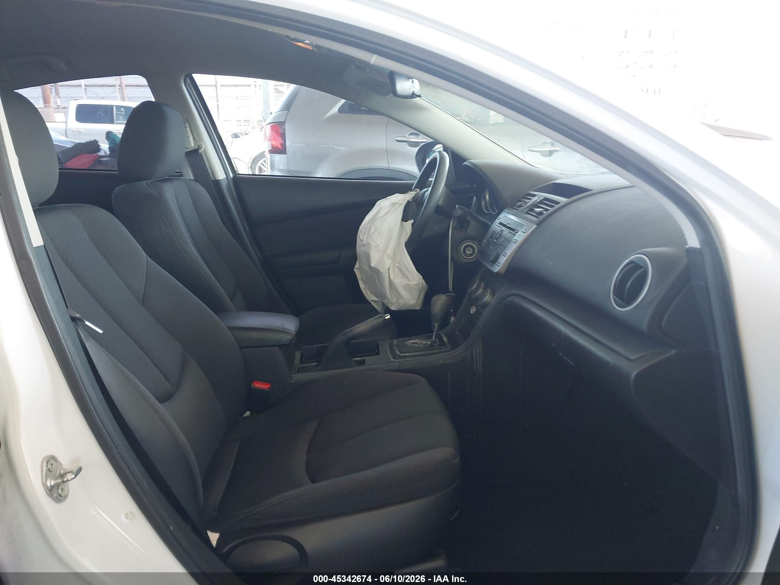 2013 Mazda Mazda6 I Sport White vin: 1YVHZ8BH6D5M16616