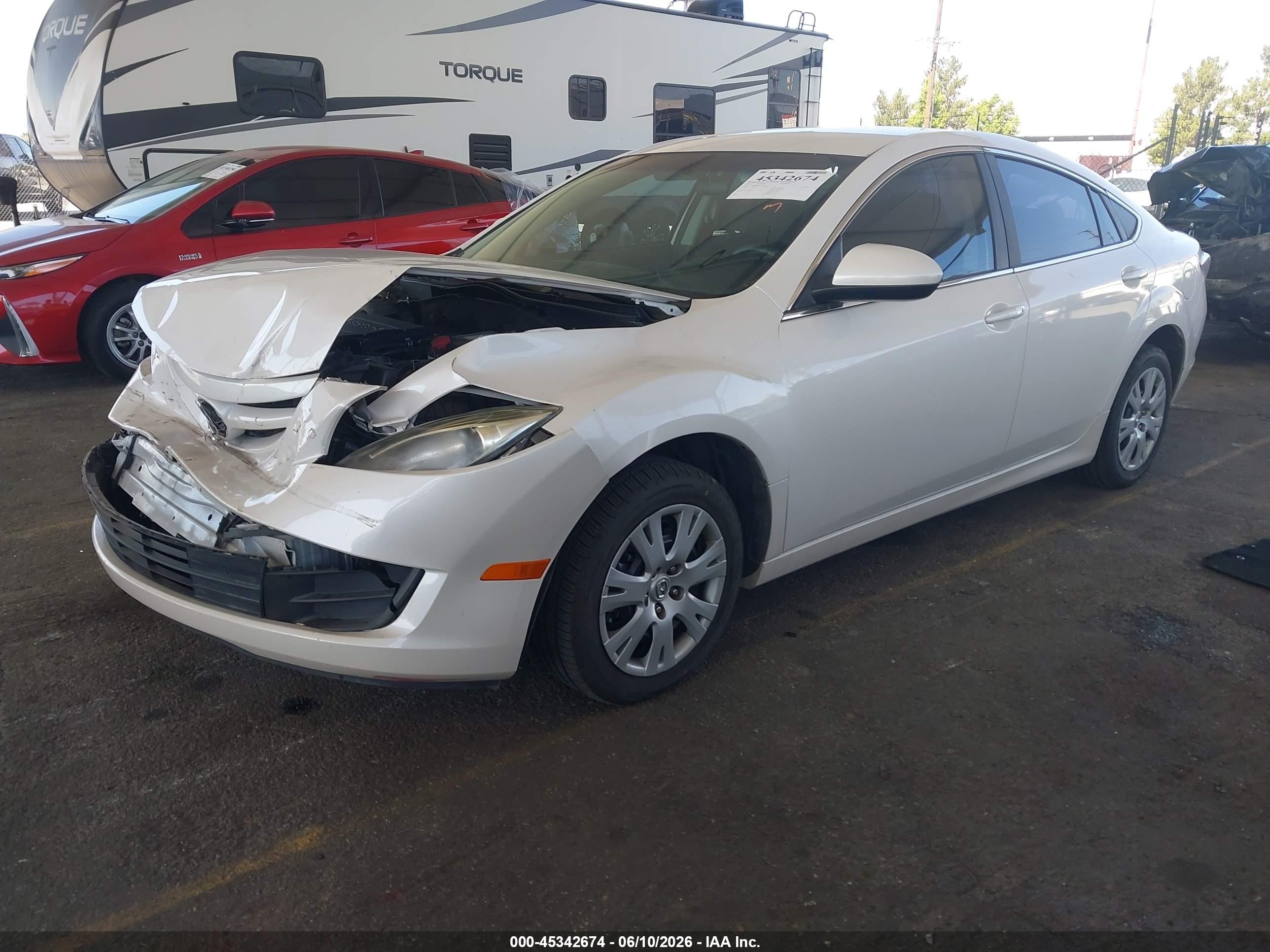 2013 Mazda Mazda6 I Sport White vin: 1YVHZ8BH6D5M16616