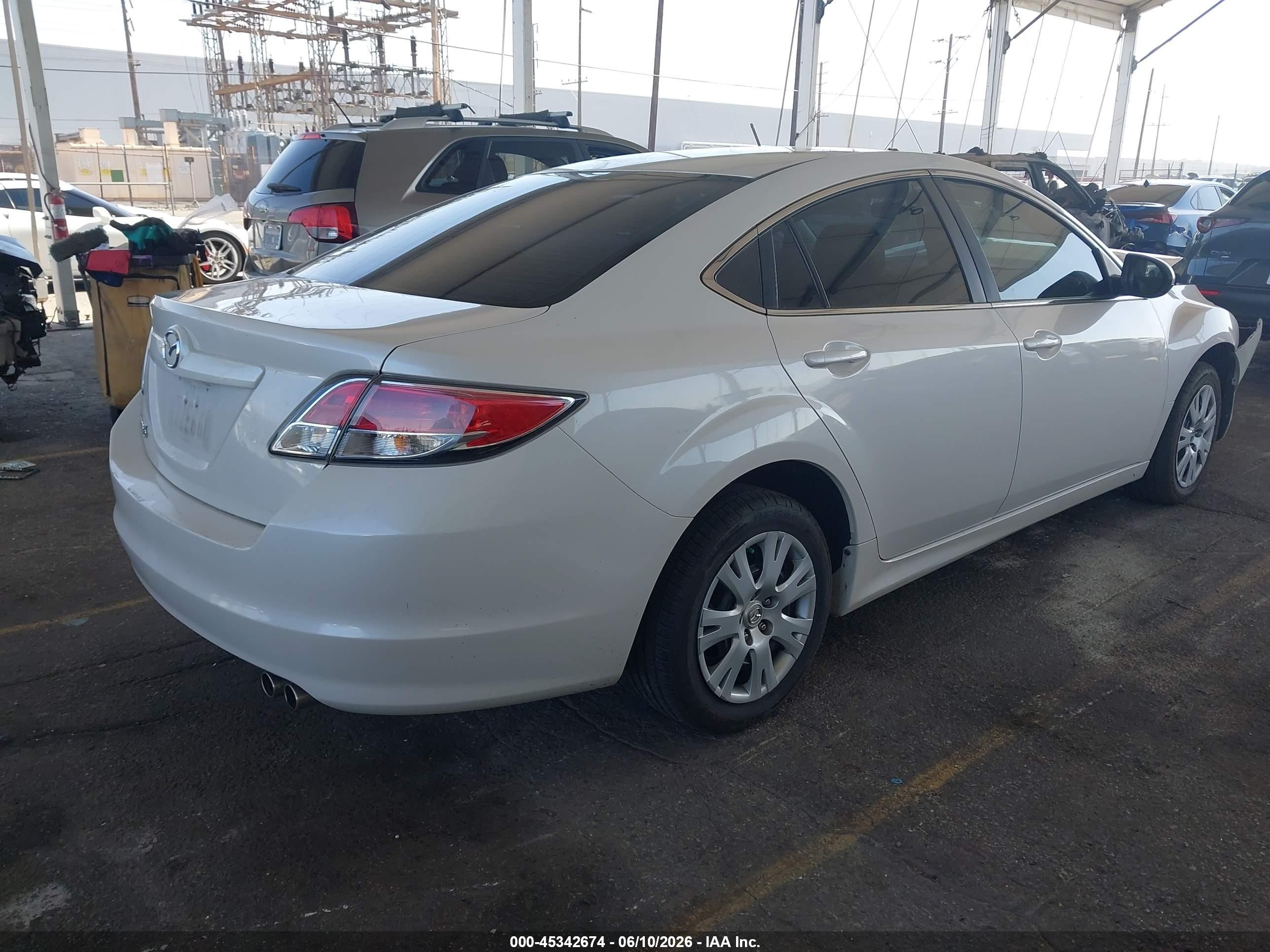 2013 Mazda Mazda6 I Sport White vin: 1YVHZ8BH6D5M16616