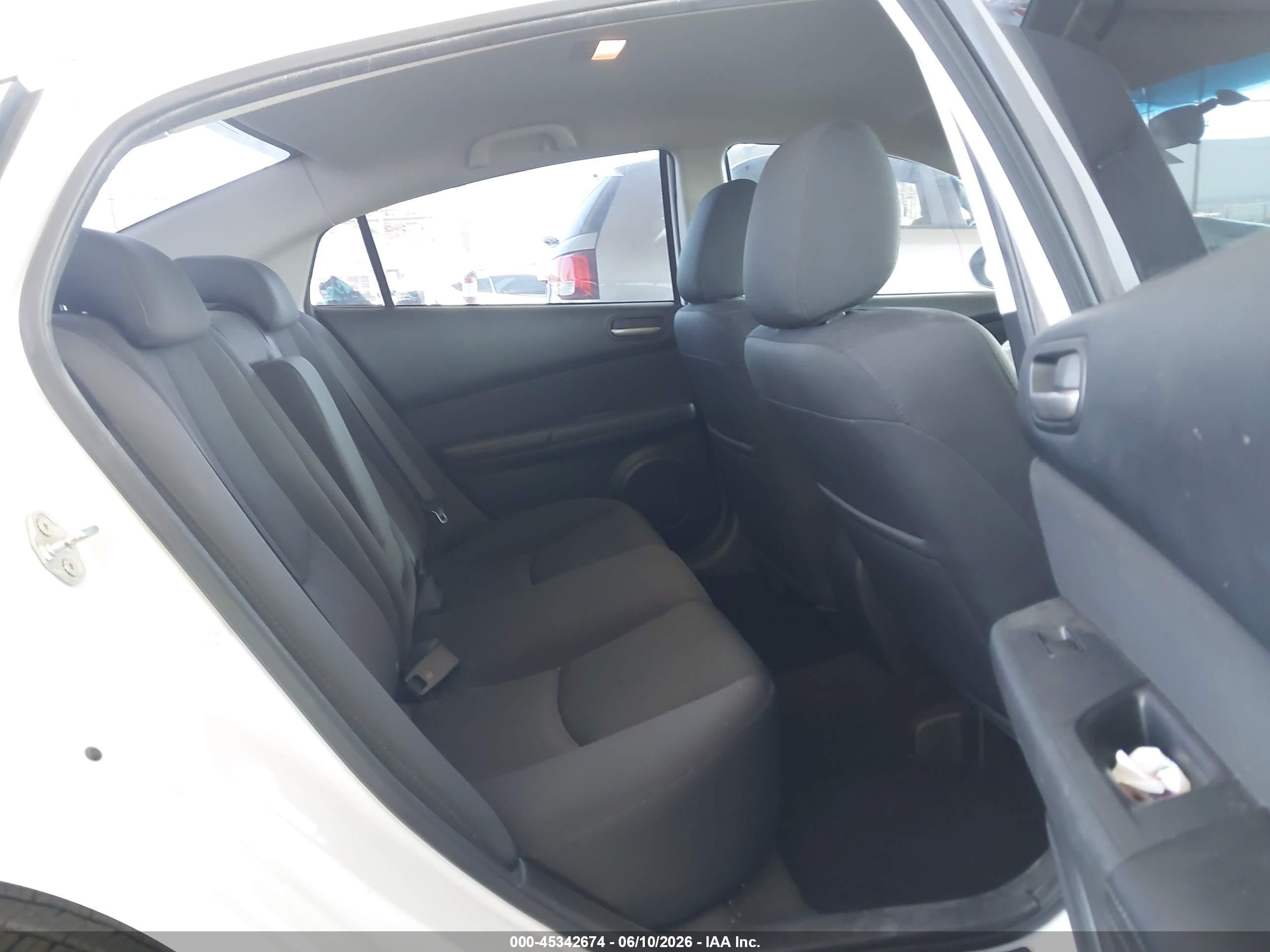 2013 Mazda Mazda6 I Sport White vin: 1YVHZ8BH6D5M16616