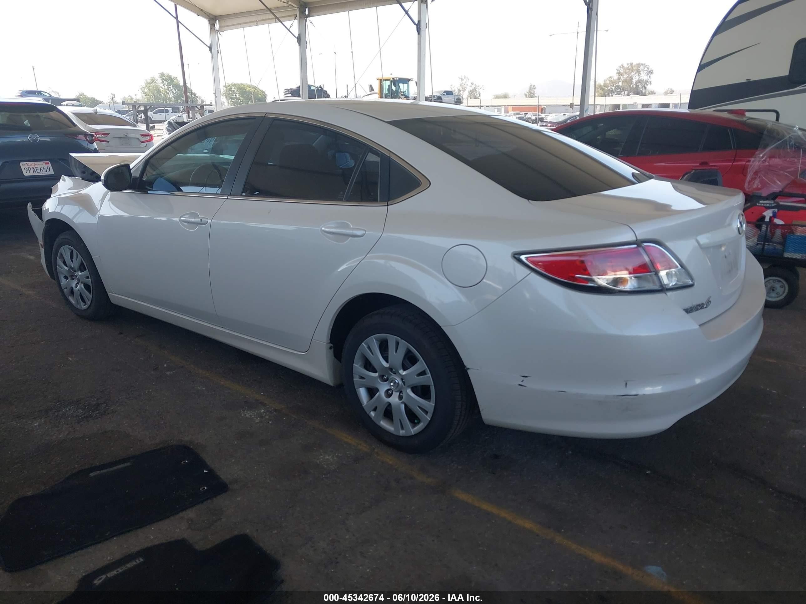 2013 Mazda Mazda6 I Sport White vin: 1YVHZ8BH6D5M16616