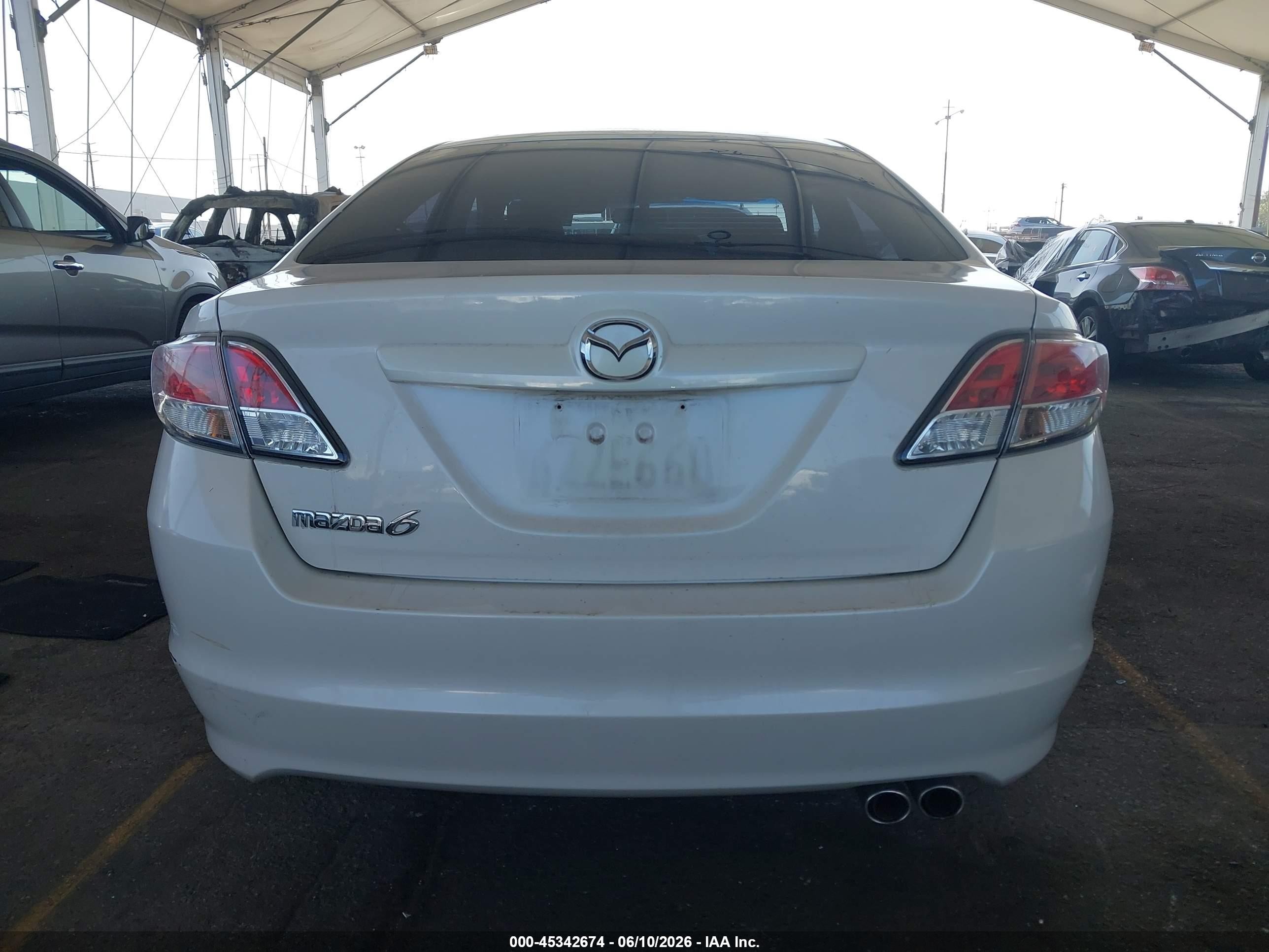 2013 Mazda Mazda6 I Sport White vin: 1YVHZ8BH6D5M16616