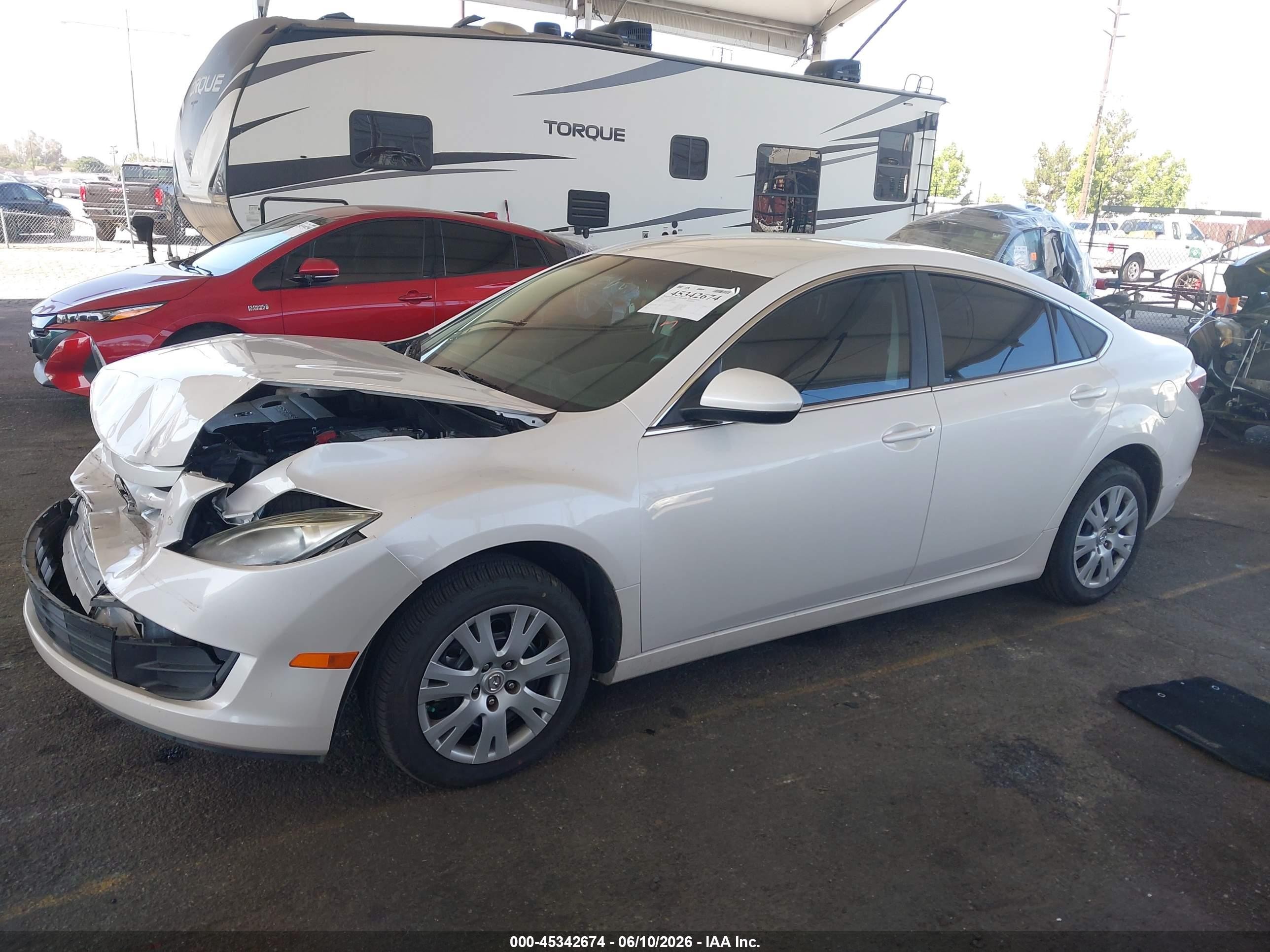 2013 Mazda Mazda6 I Sport White vin: 1YVHZ8BH6D5M16616