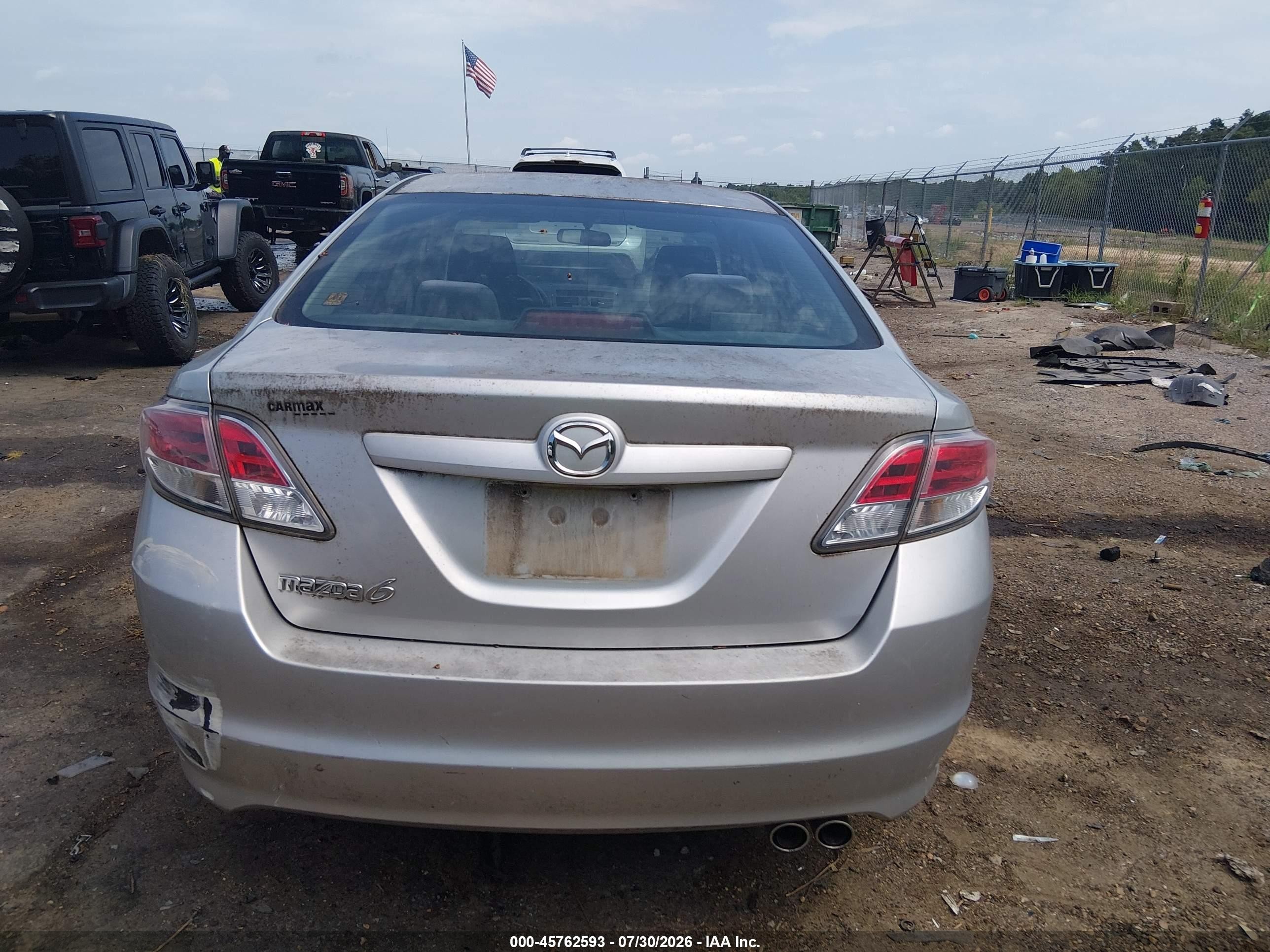 2010 Mazda Mazda6 I Sport Серебряный vin: 1YVHZ8BH8A5M24633