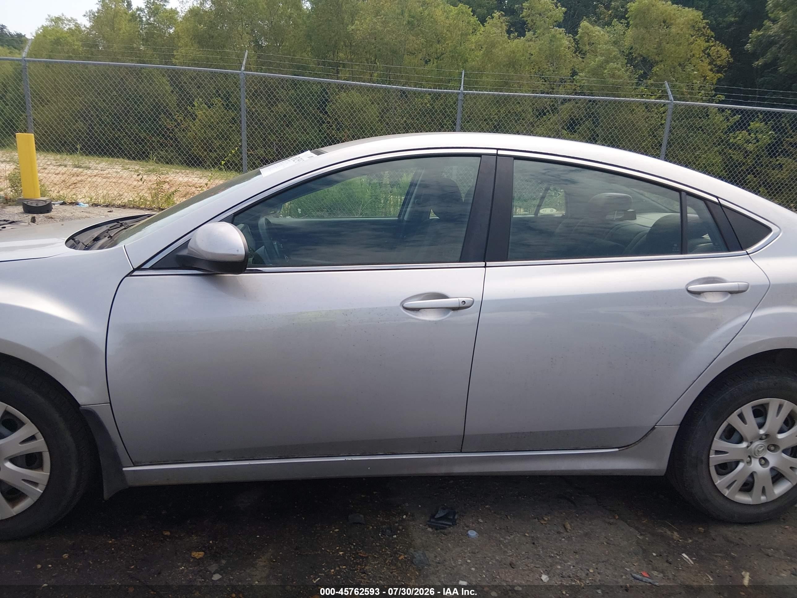 2010 Mazda Mazda6 I Sport Серебряный vin: 1YVHZ8BH8A5M24633