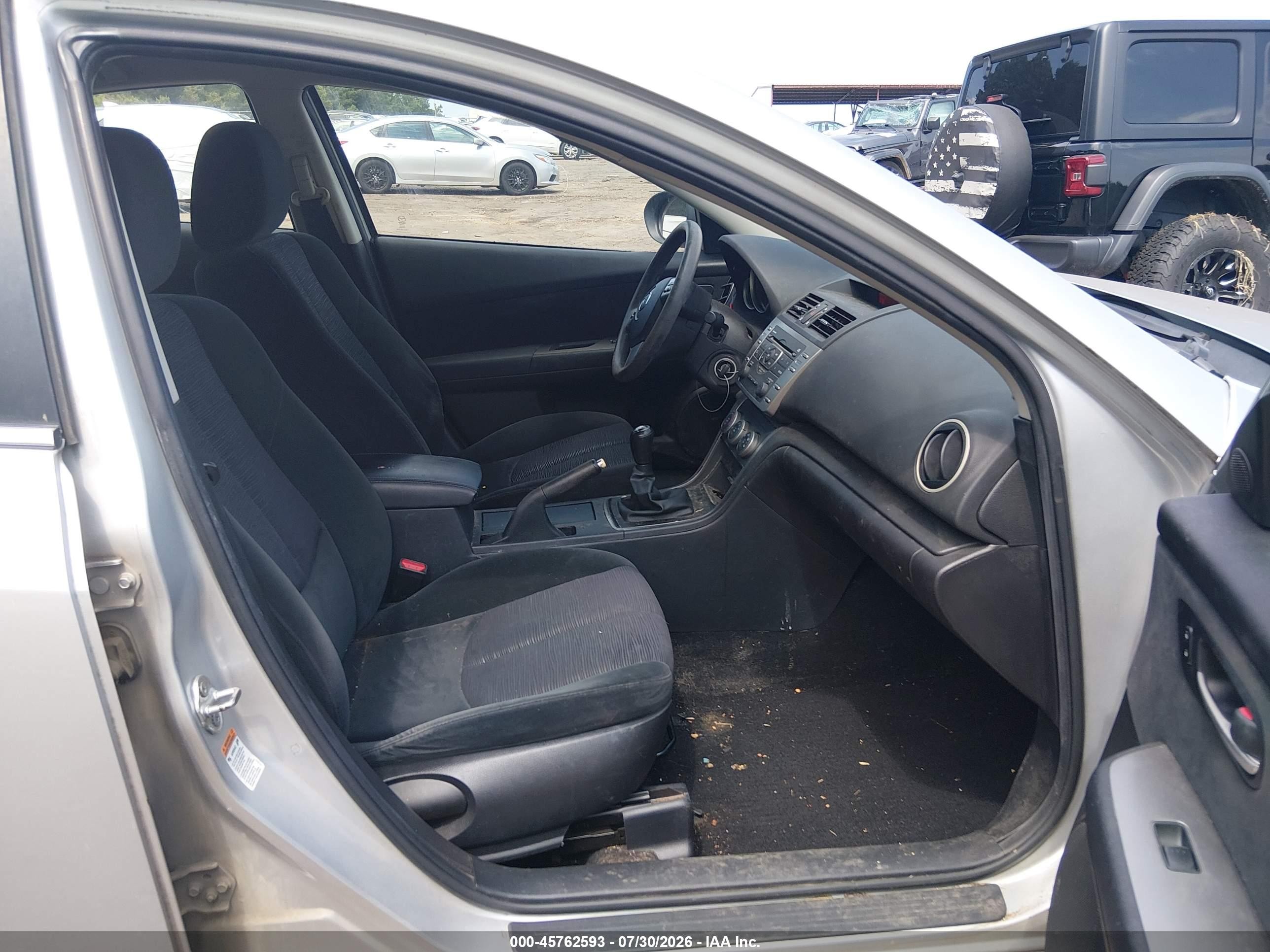 2010 Mazda Mazda6 I Sport Серебряный vin: 1YVHZ8BH8A5M24633