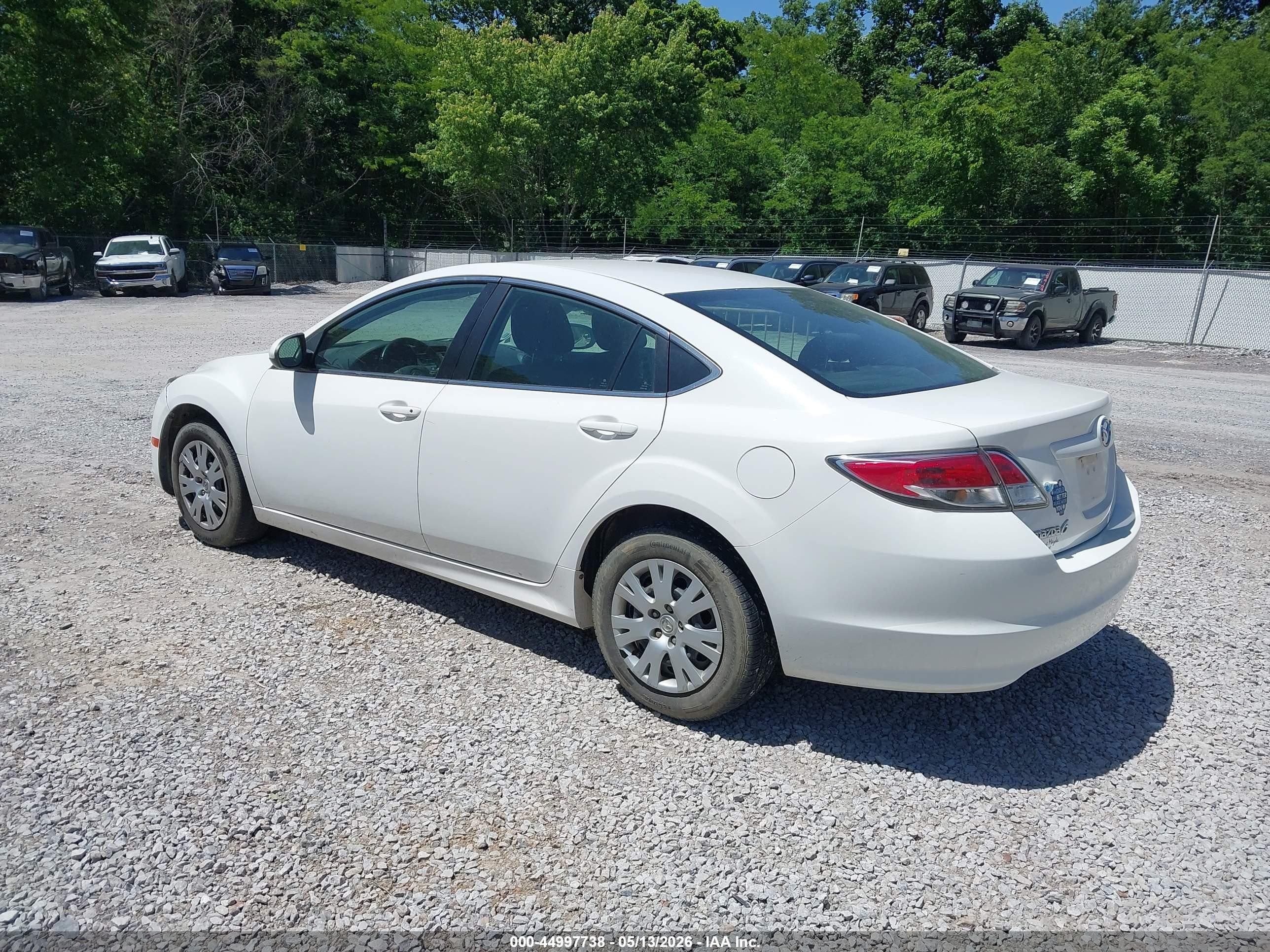 2010 Mazda Mazda6 I Sport White vin: 1YVHZ8BH9A5M01099