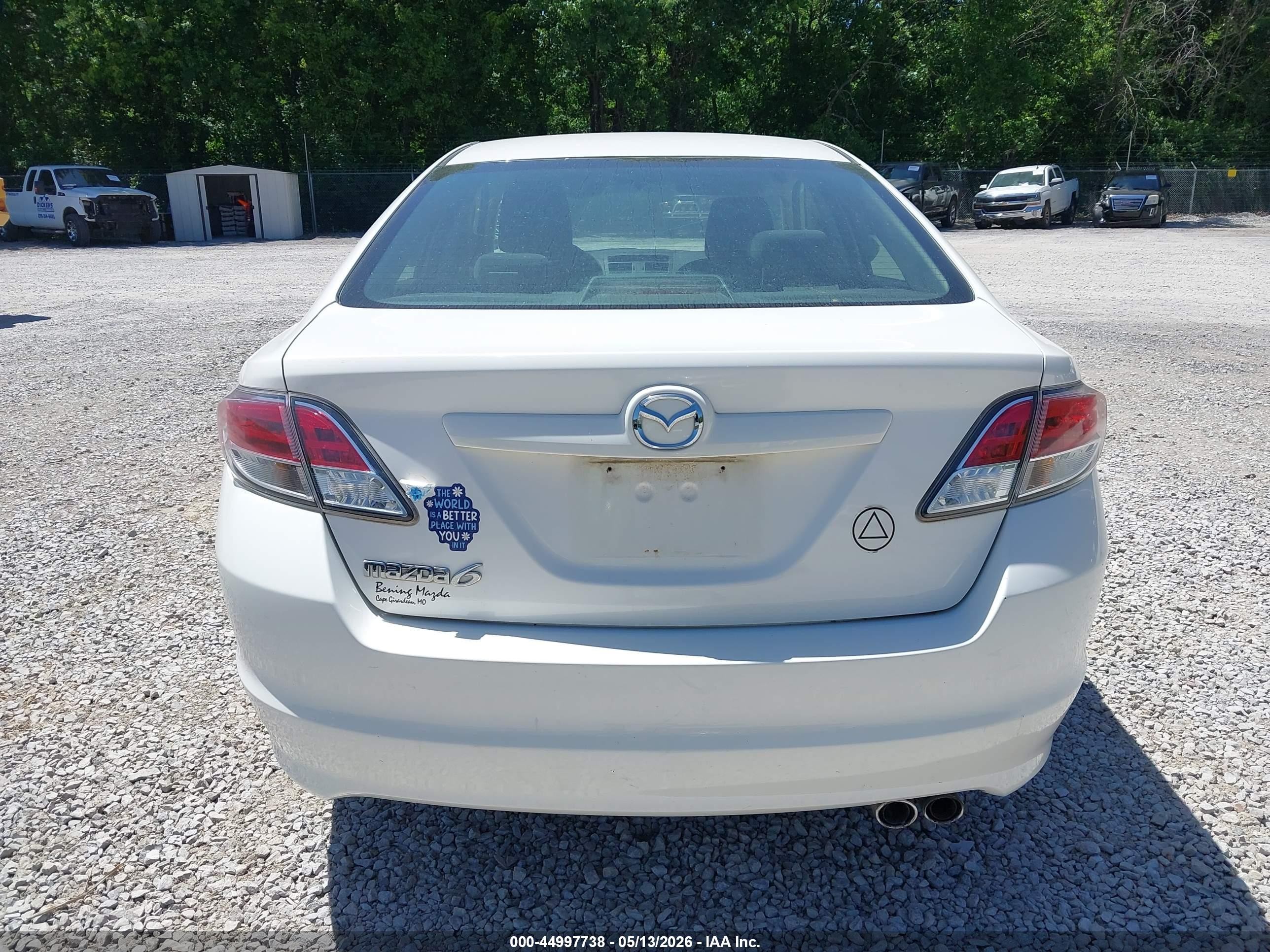 2010 Mazda Mazda6 I Sport White vin: 1YVHZ8BH9A5M01099
