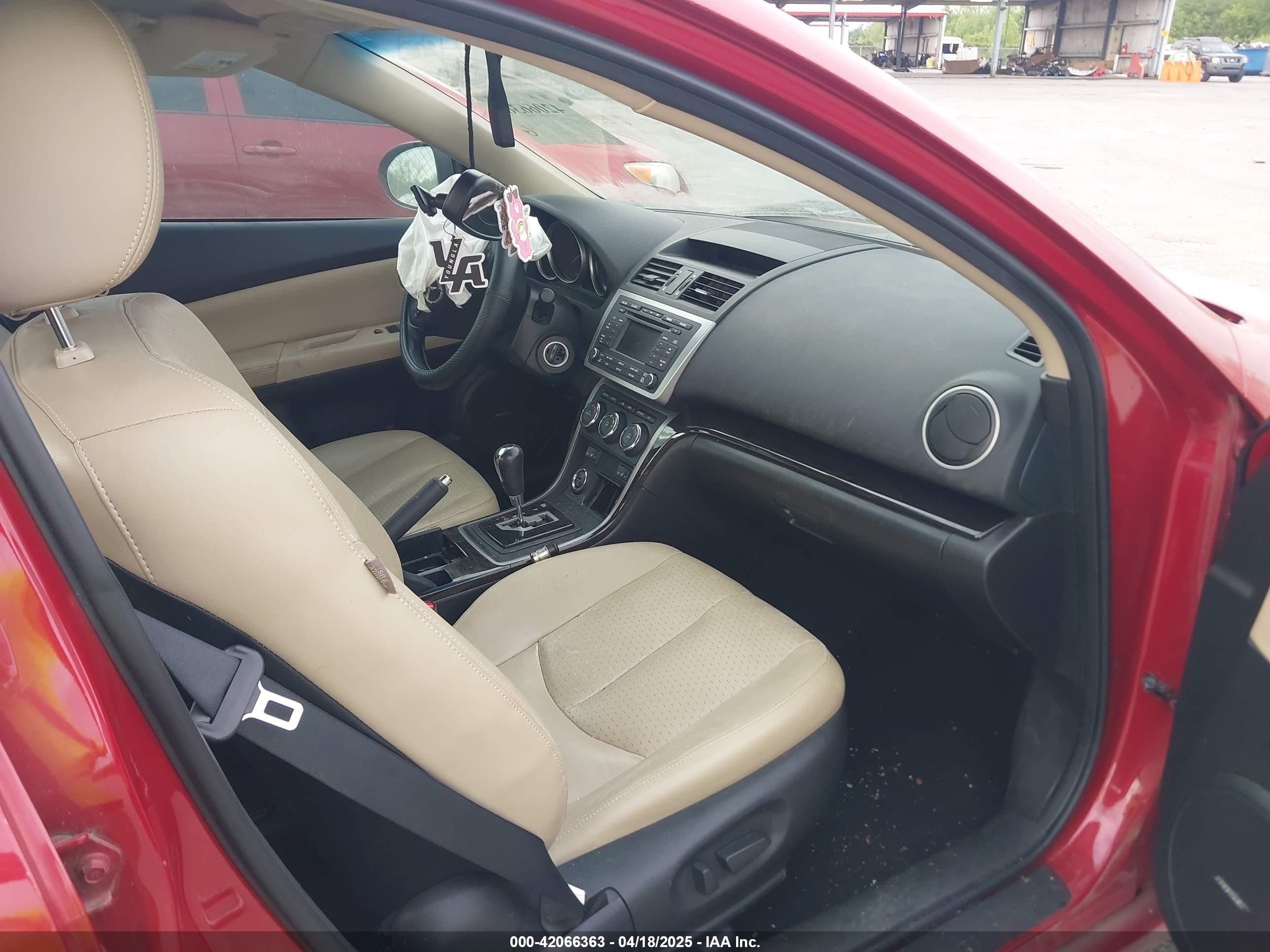 2011 Mazda Mazda6 S Grand Touring Red vin: 1YVHZ8CB9B5M23115