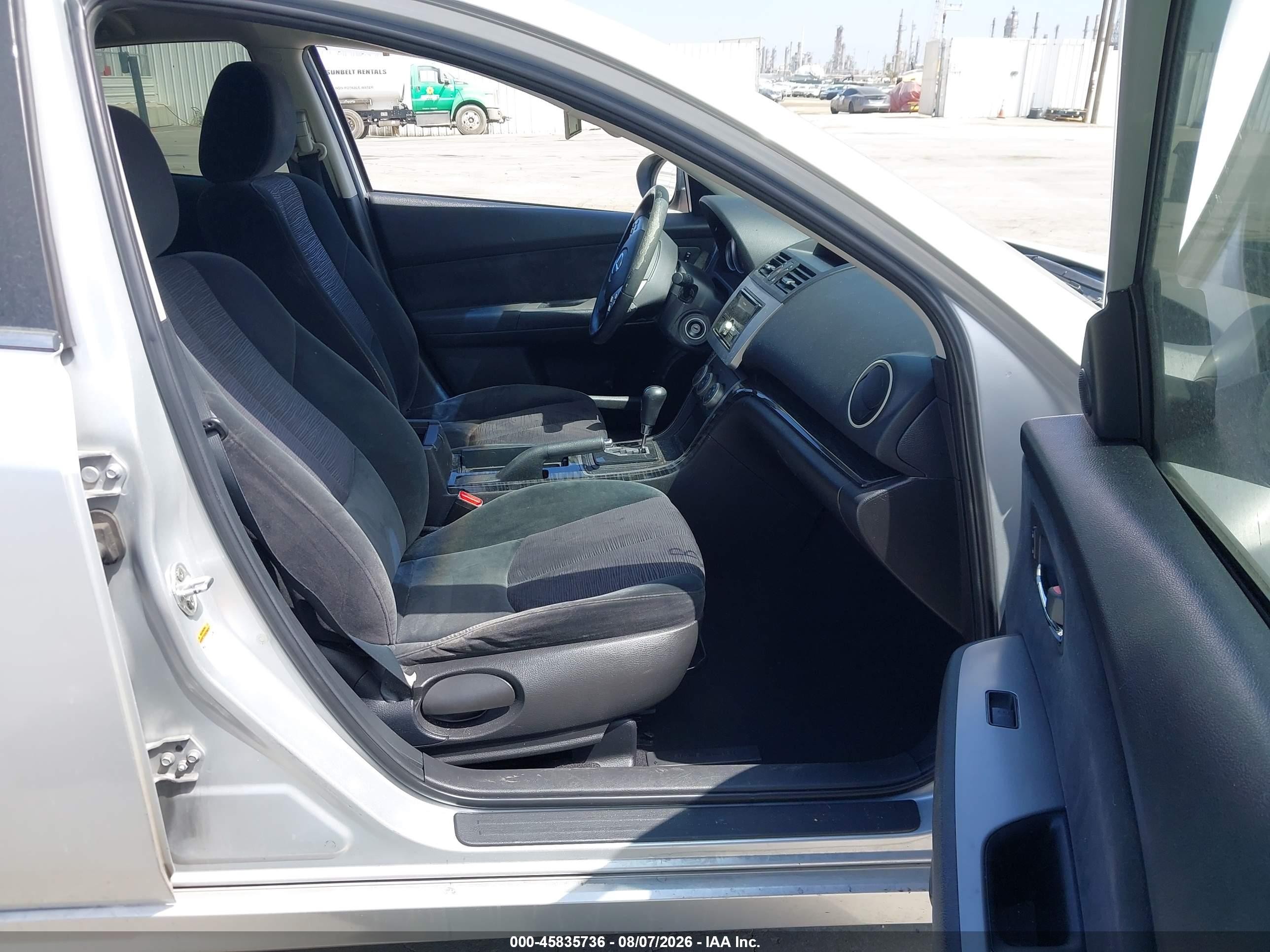 2010 Mazda Mazda6 I Touring Серебряный vin: 1YVHZ8CH1A5M23998