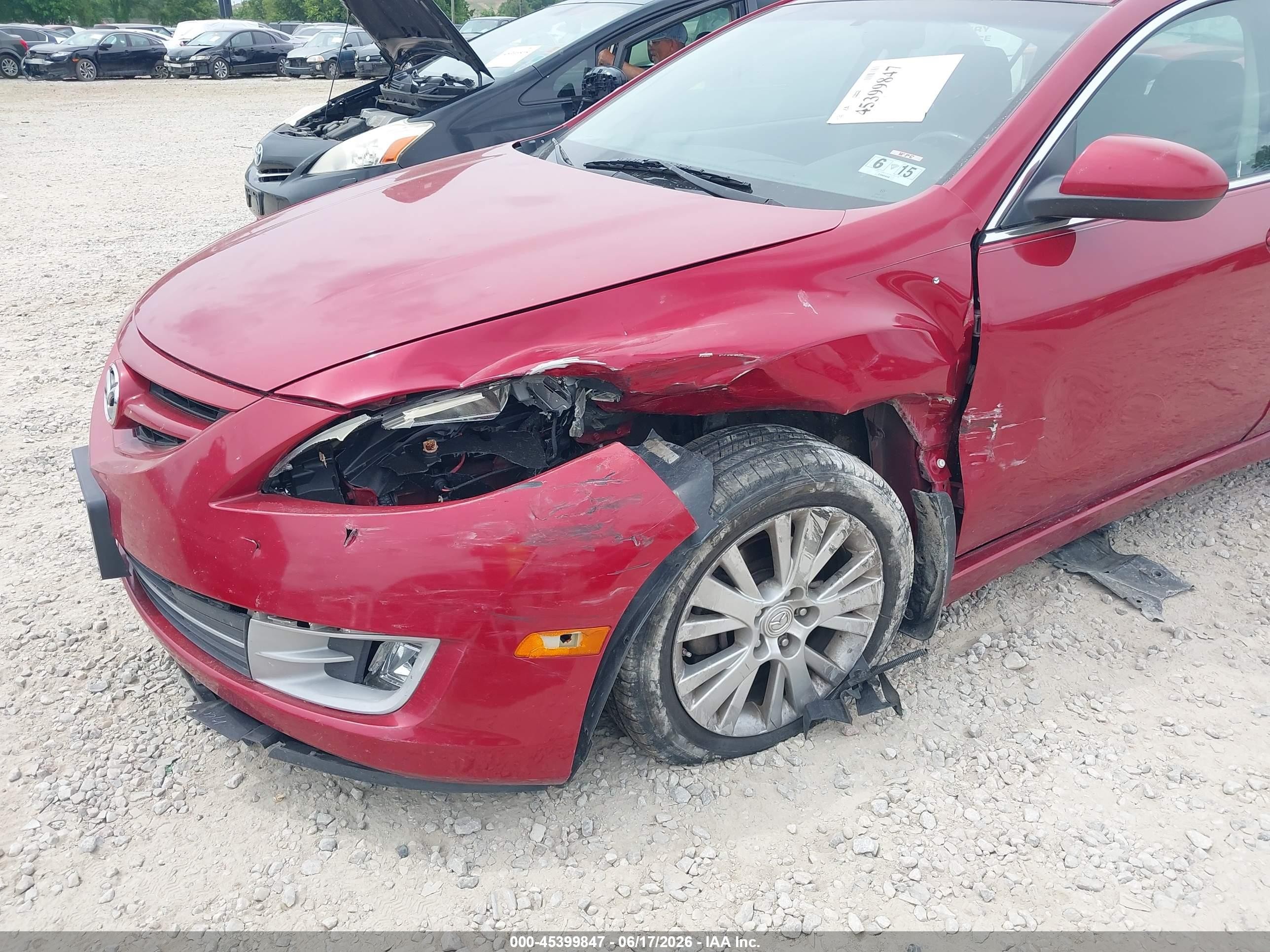 2010 Mazda Mazda6 I Touring Red vin: 1YVHZ8CH2A5M10774