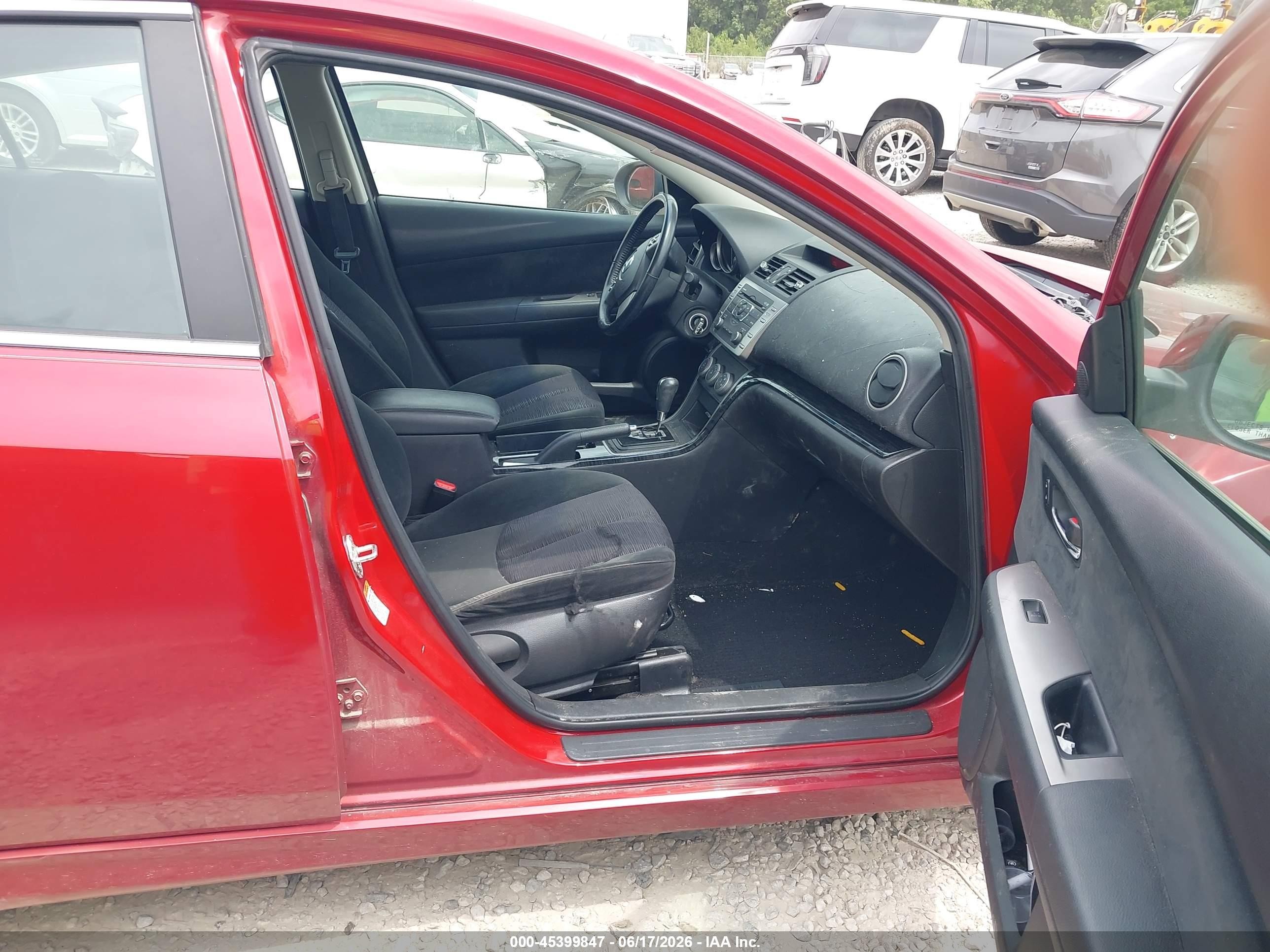 2010 Mazda Mazda6 I Touring Red vin: 1YVHZ8CH2A5M10774
