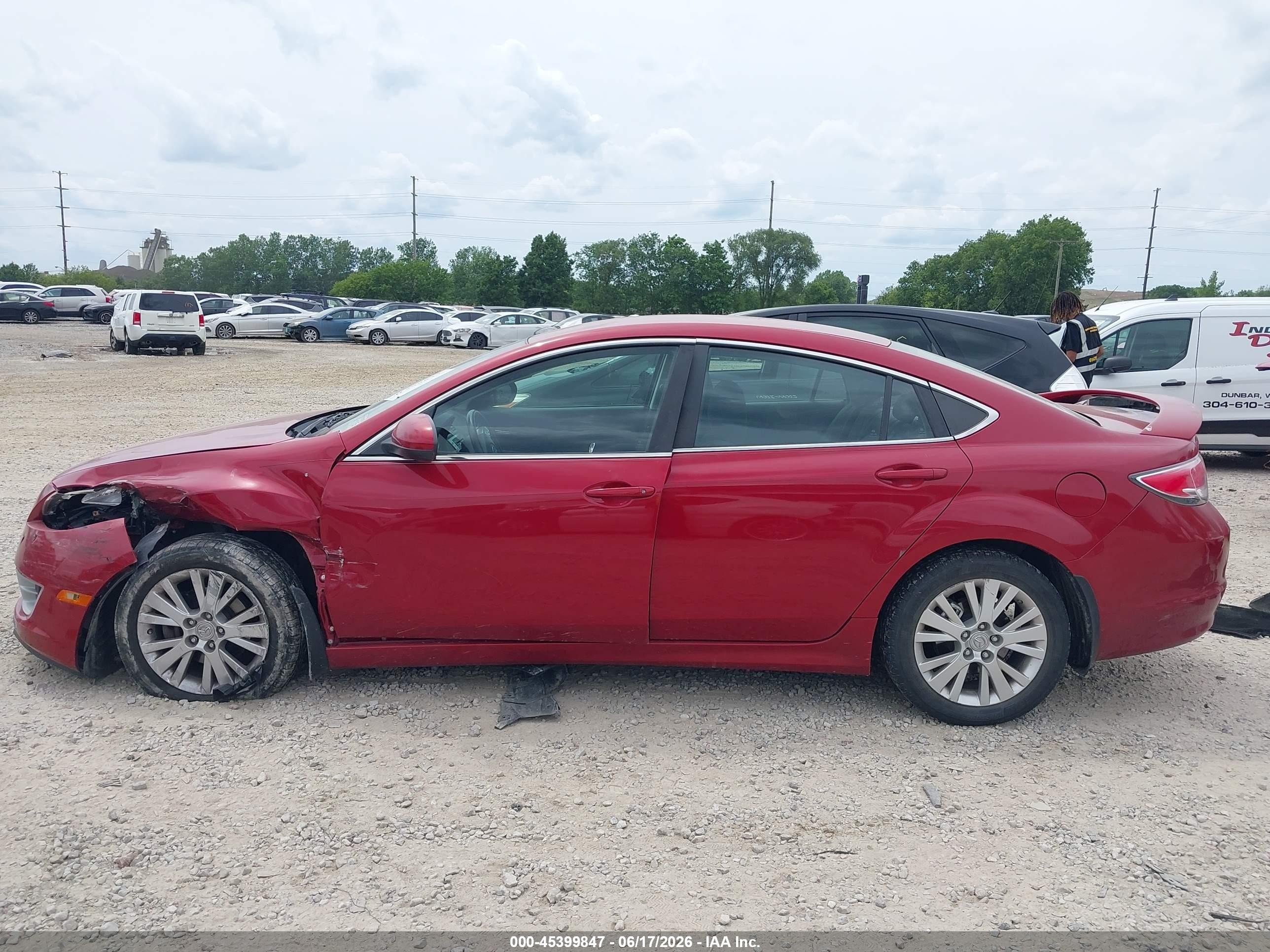 2010 Mazda Mazda6 I Touring Red vin: 1YVHZ8CH2A5M10774