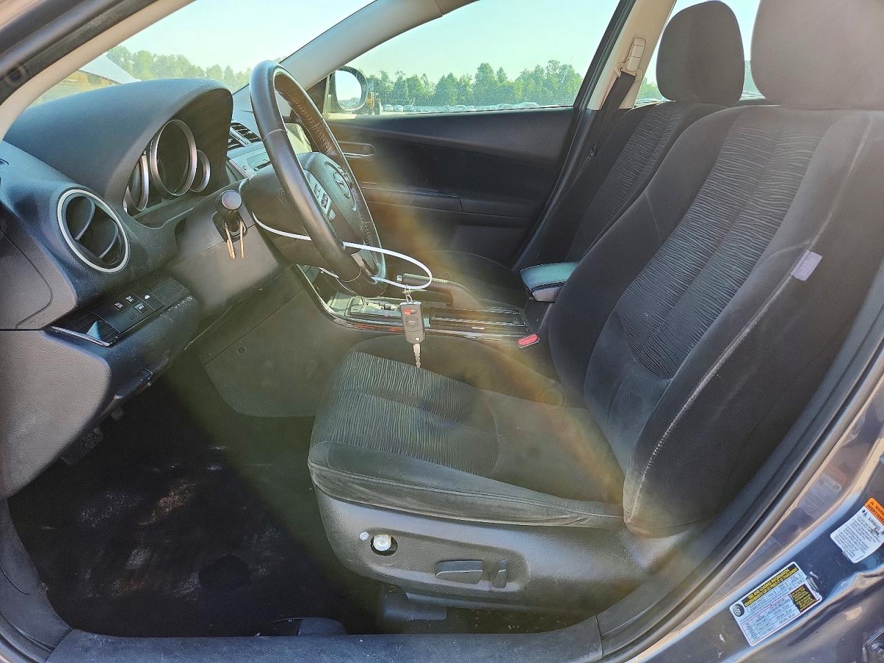 2010 Mazda 6 4d I Угольный vin: 1YVHZ8CH2A5M44021