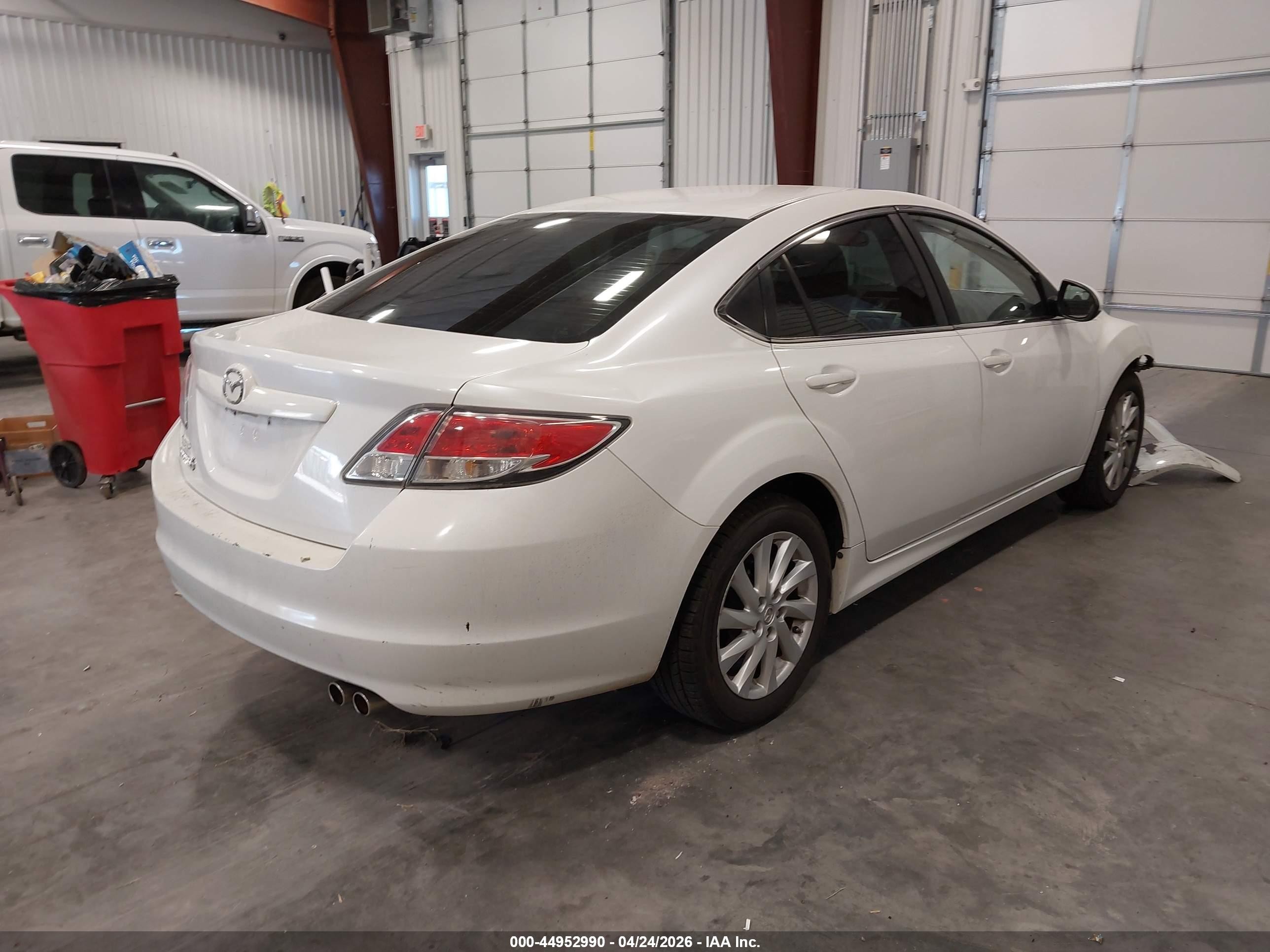 2011 Mazda Mazda6 I Touring White vin: 1YVHZ8CH2B5M15877