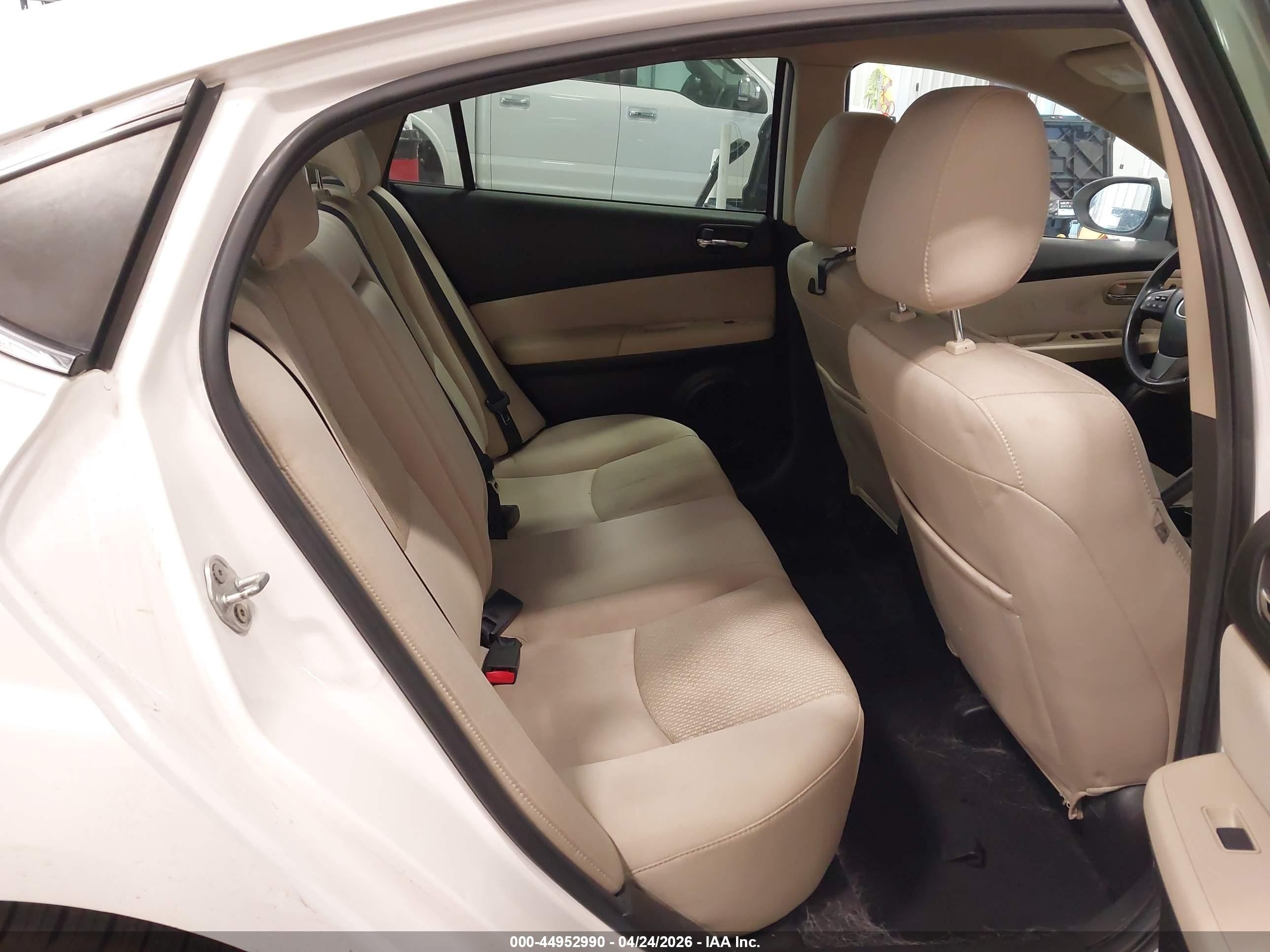 2011 Mazda Mazda6 I Touring White vin: 1YVHZ8CH2B5M15877