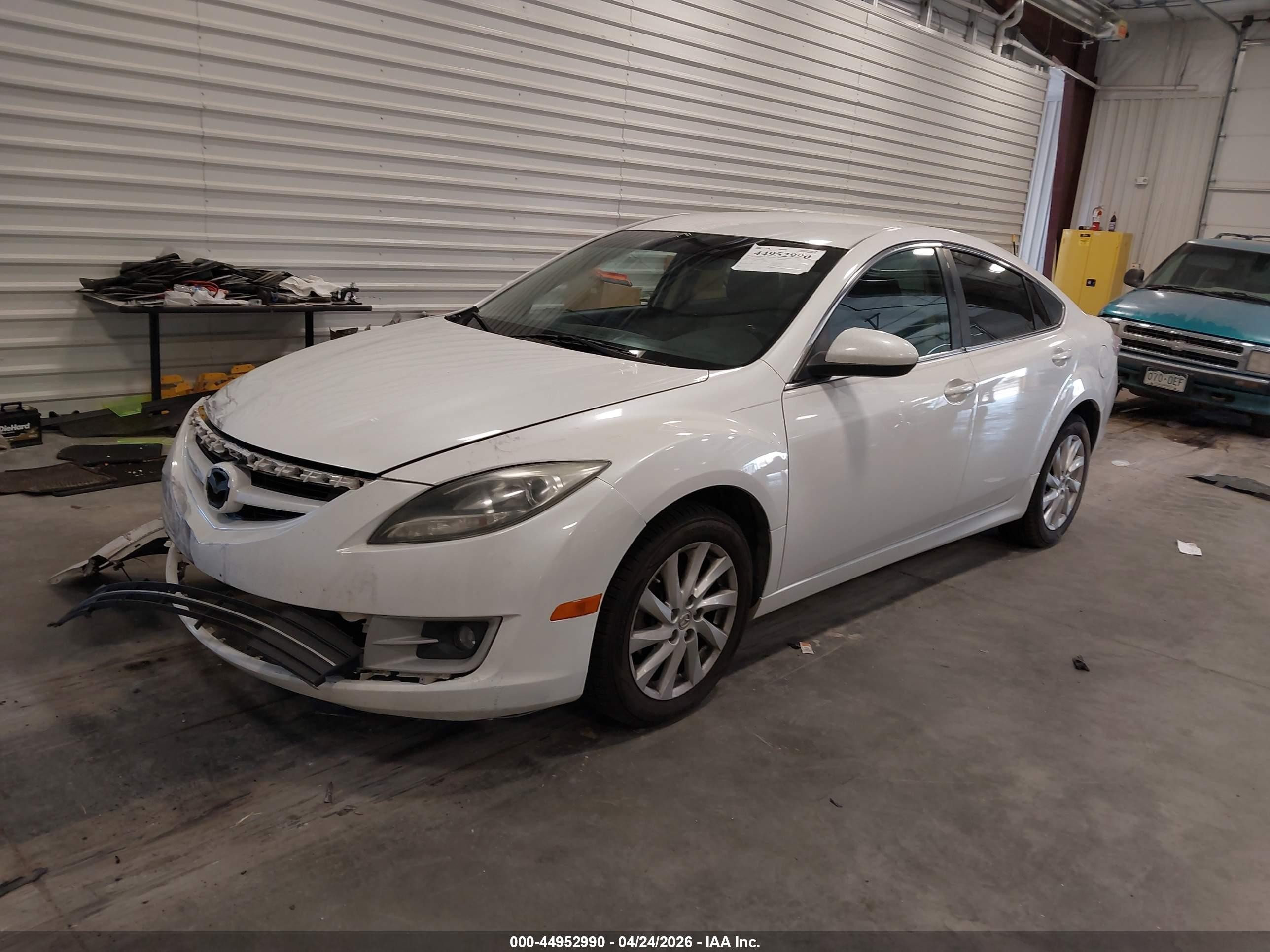 2011 Mazda Mazda6 I Touring White vin: 1YVHZ8CH2B5M15877