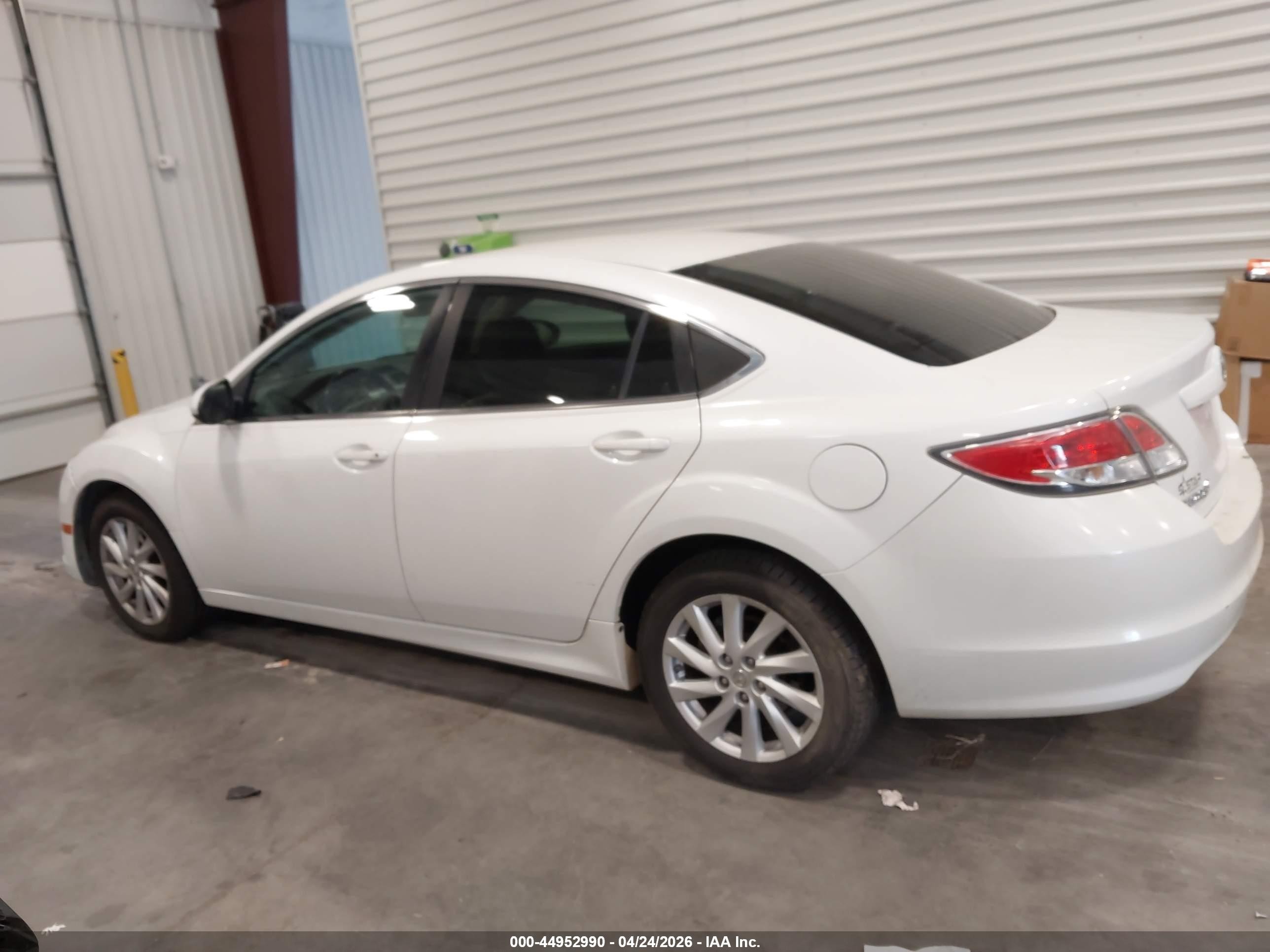 2011 Mazda Mazda6 I Touring White vin: 1YVHZ8CH2B5M15877