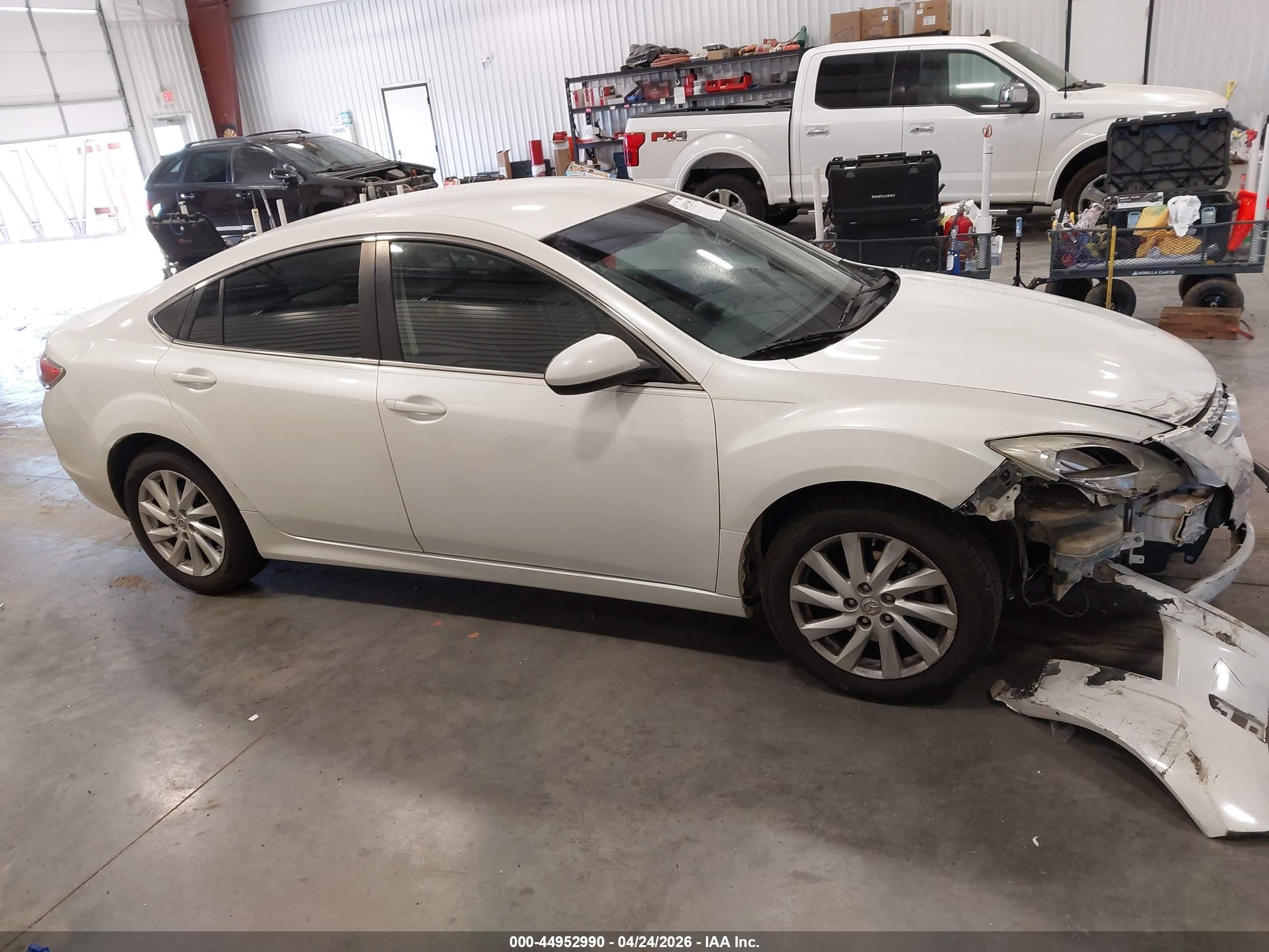 2011 Mazda Mazda6 I Touring White vin: 1YVHZ8CH2B5M15877