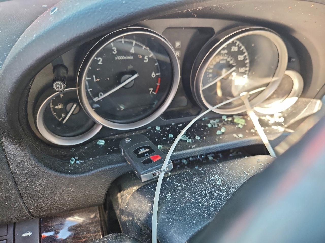 2011 Mazda 6 I Red vin: 1YVHZ8CH3B5M13118