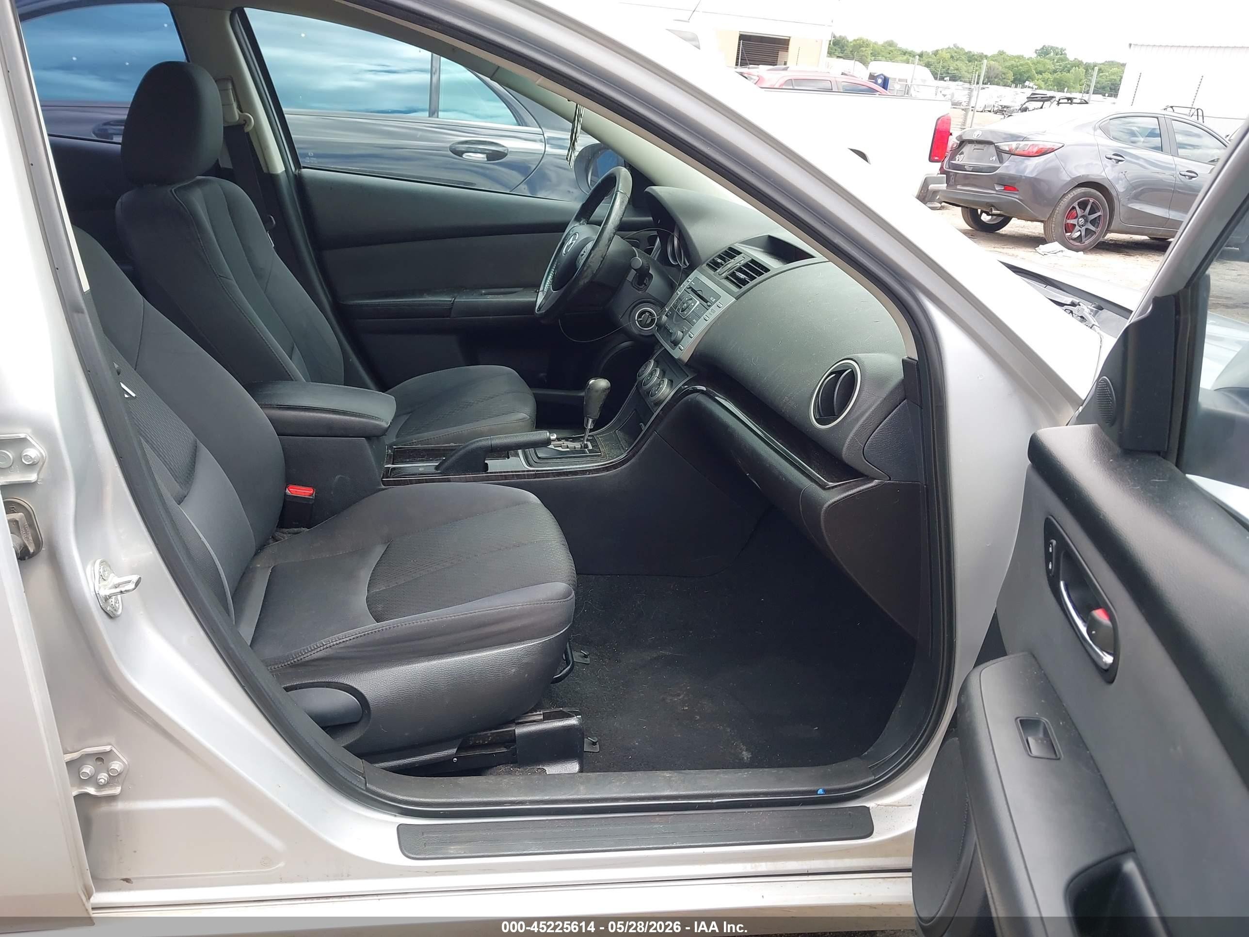 2012 Mazda Mazda6   Silver vin: 1YVHZ8DH8C5M34160
